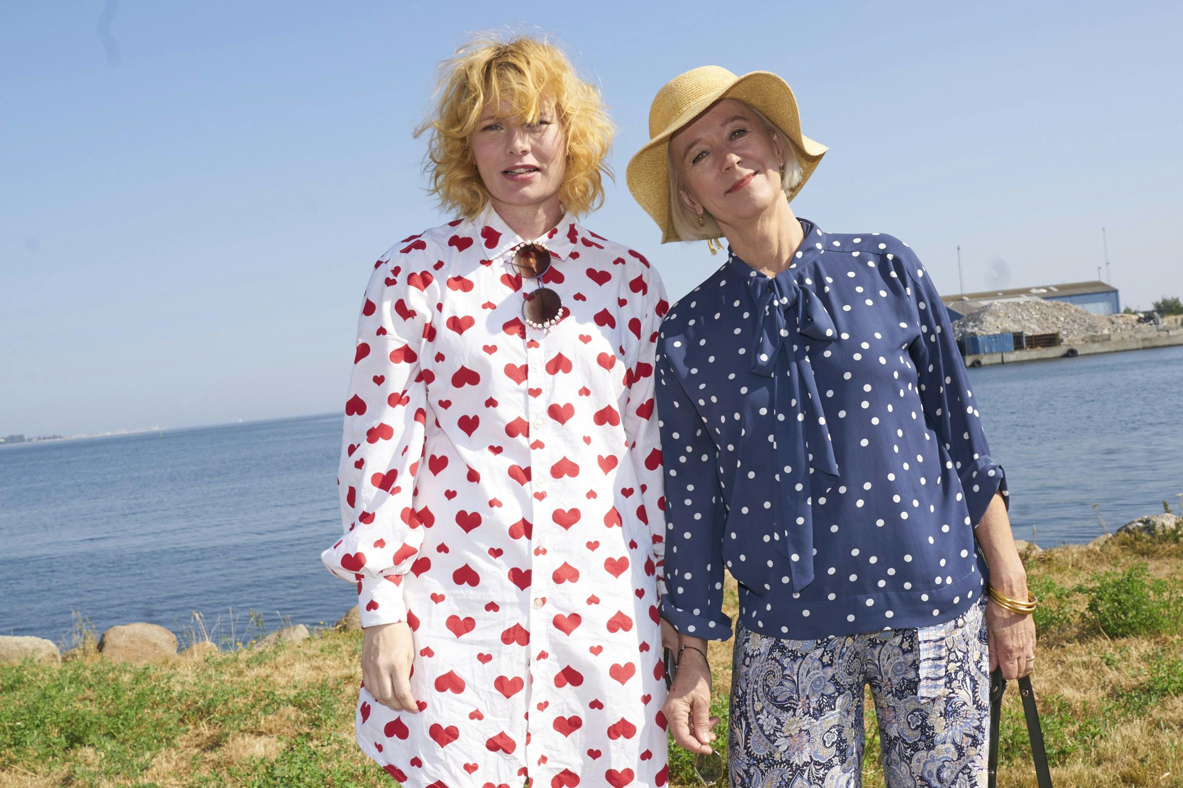 Annika Aakjær og Anne Dorte Michelsen, sangerinder og sangskrivere.