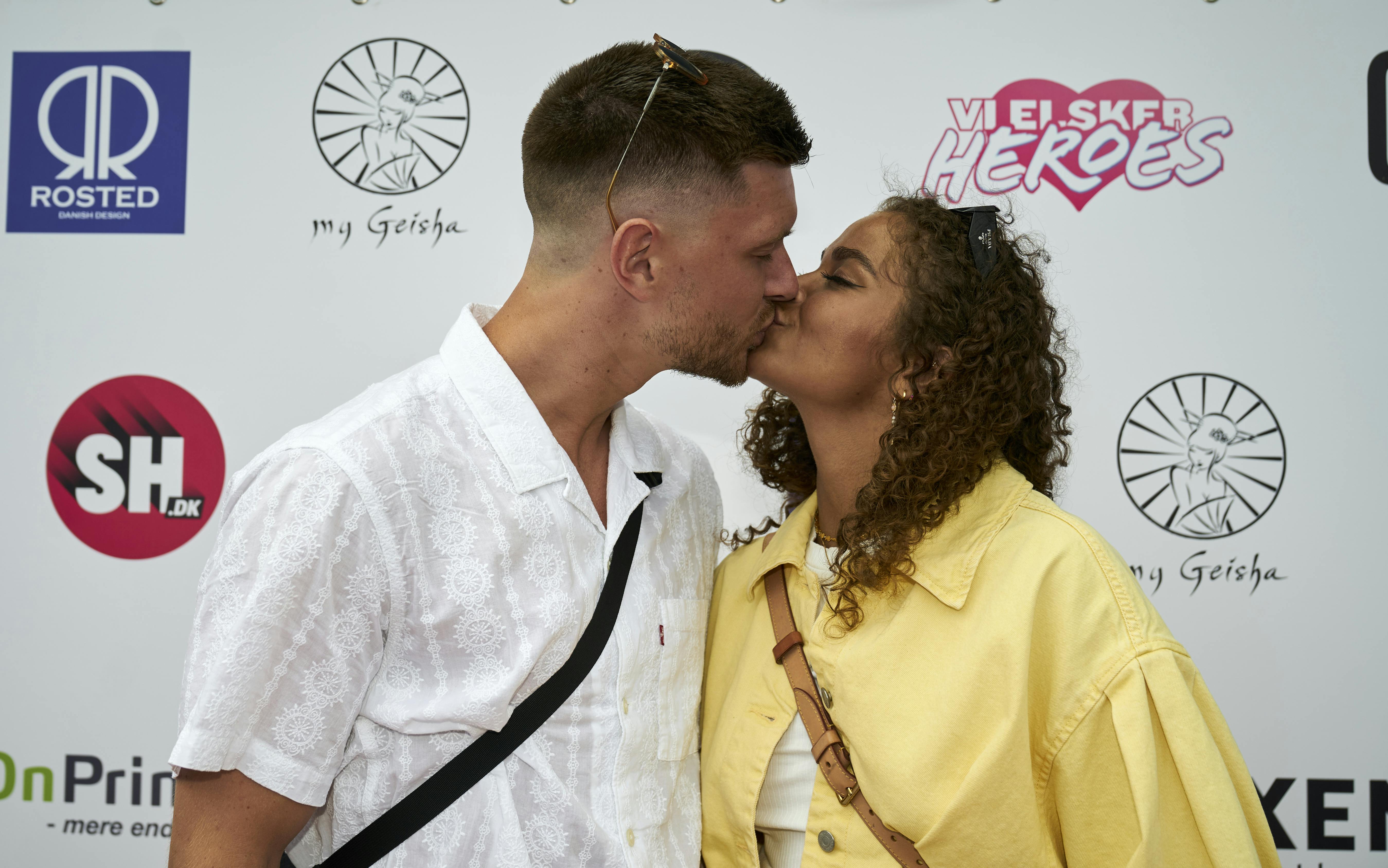 Emil og kæresten, Alberte.