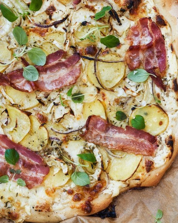 Hvid pizza med kartoffel