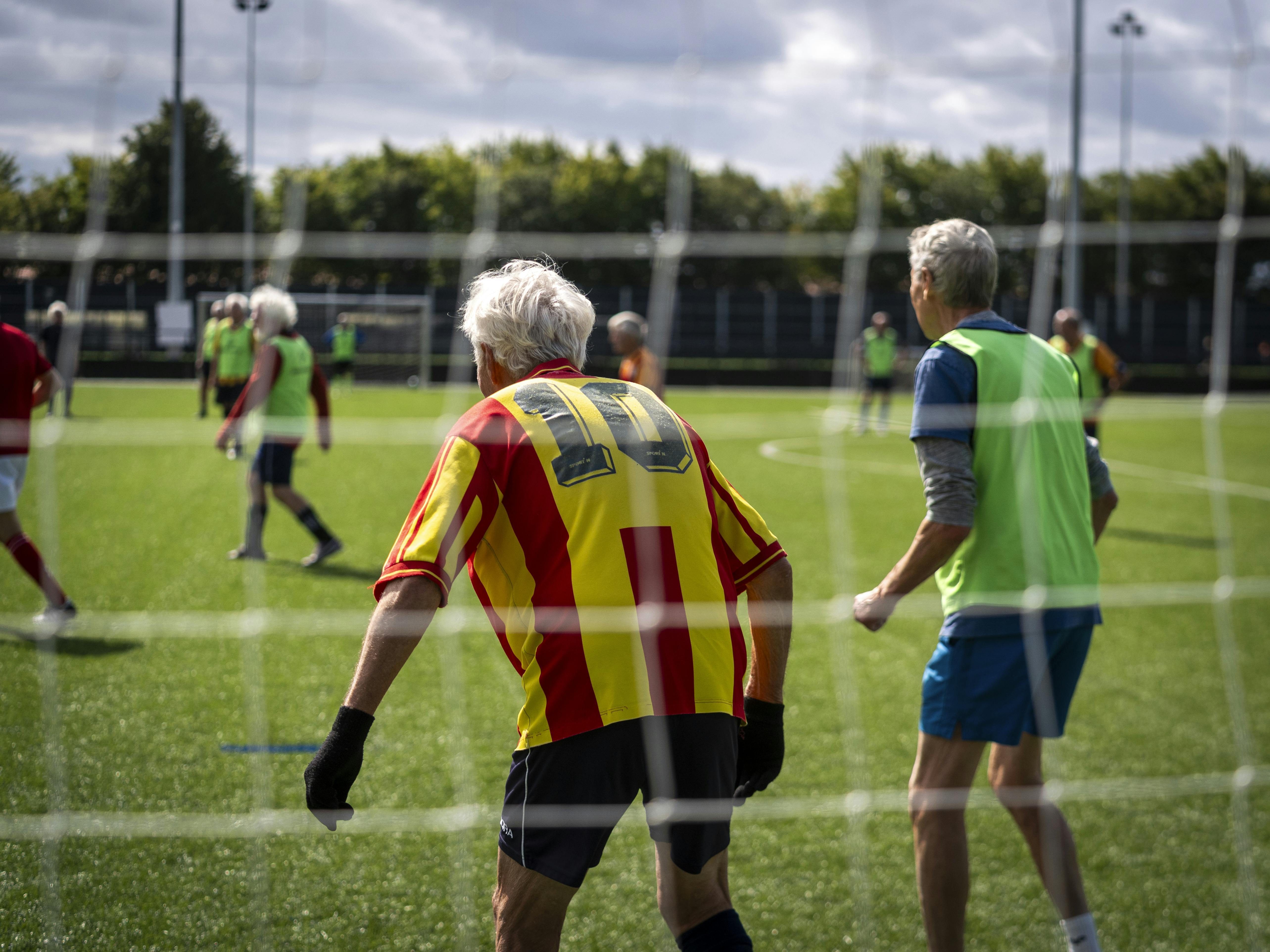 Målmand og en anden fodboldspiller