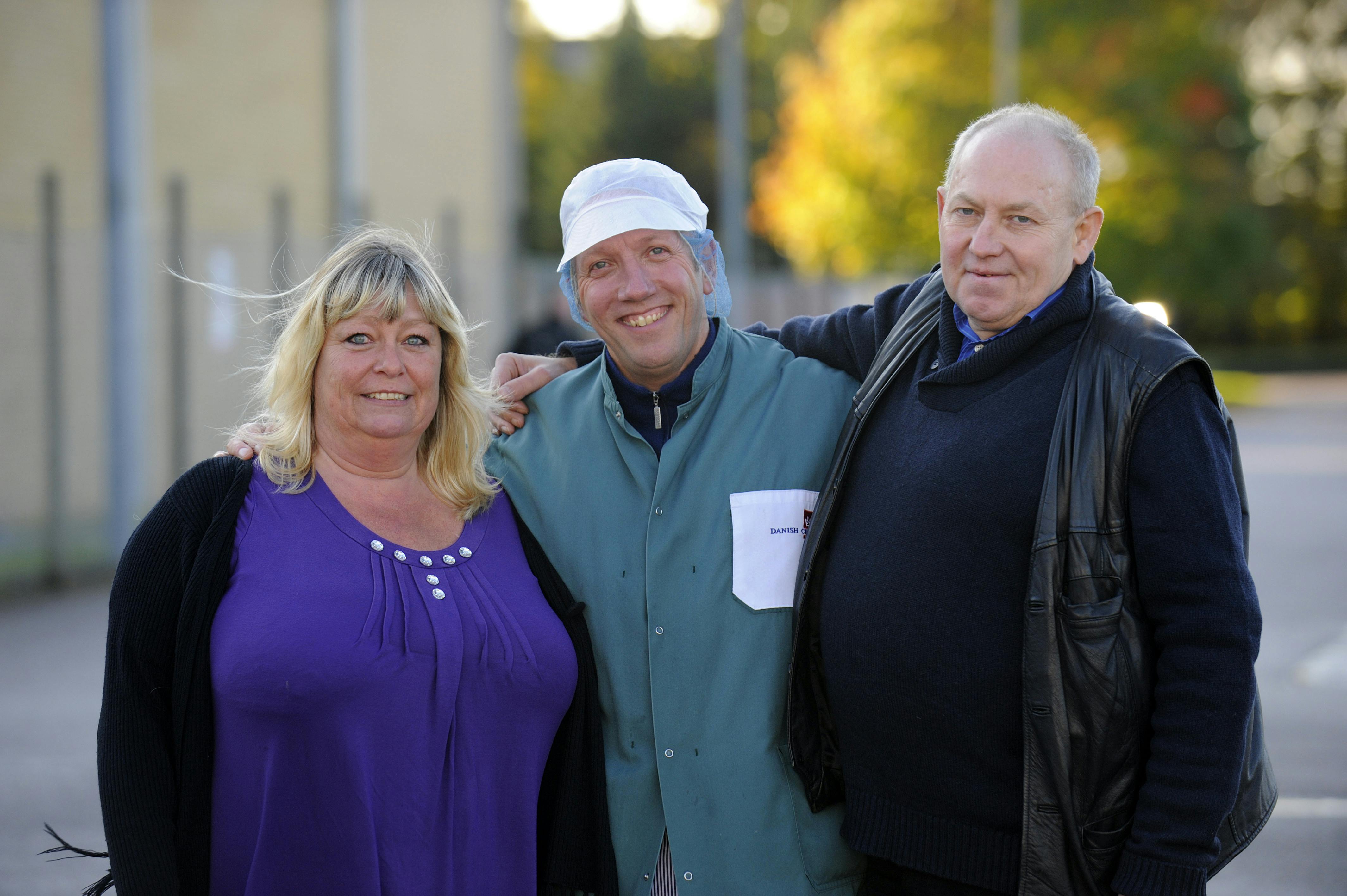 Helle og Preben sammen med deres redder, Henrik. Foto: Birger Vogelius