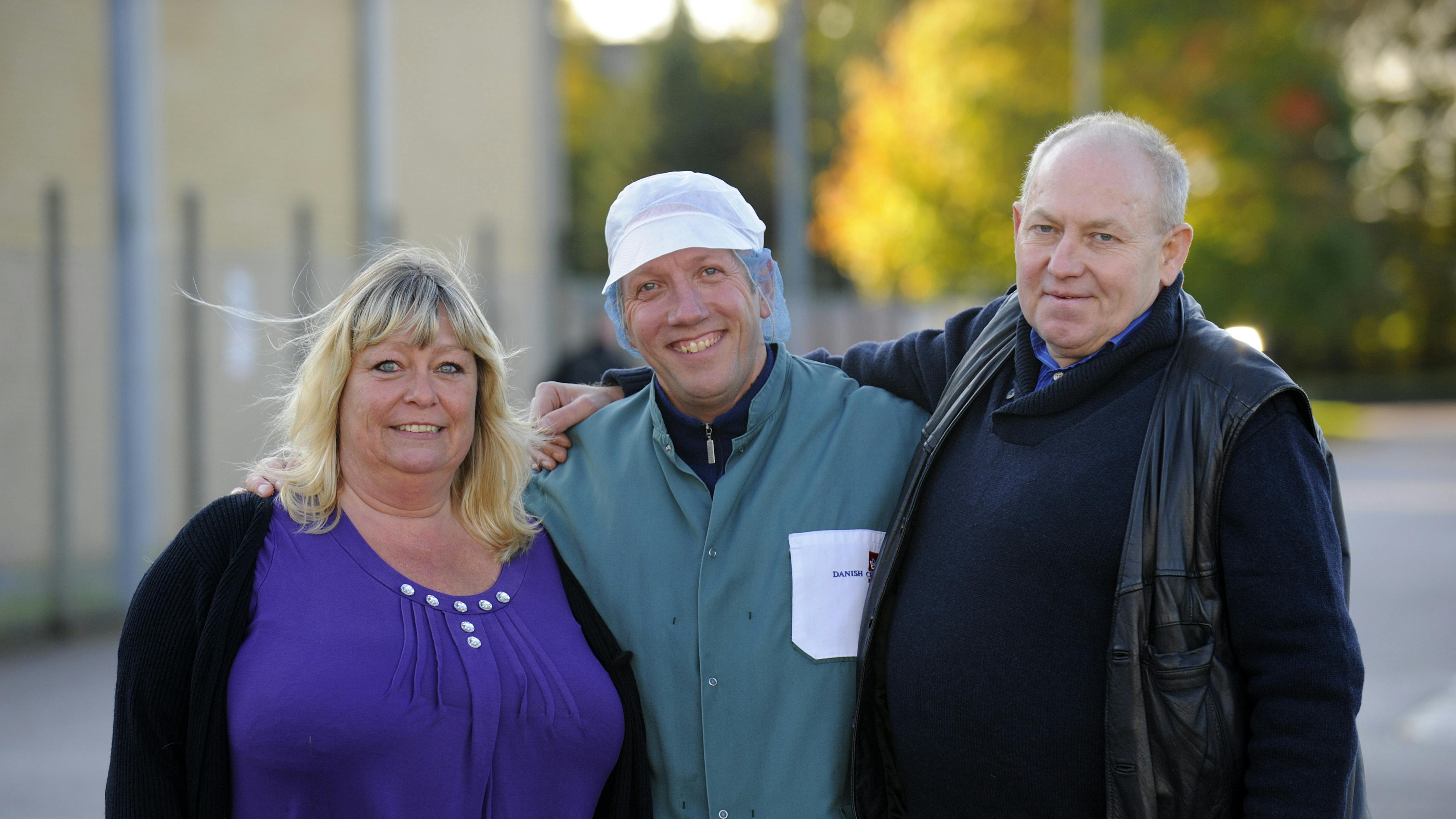 Helle og Preben sammen med deres redder, Henrik. Foto: Birger Vogelius
