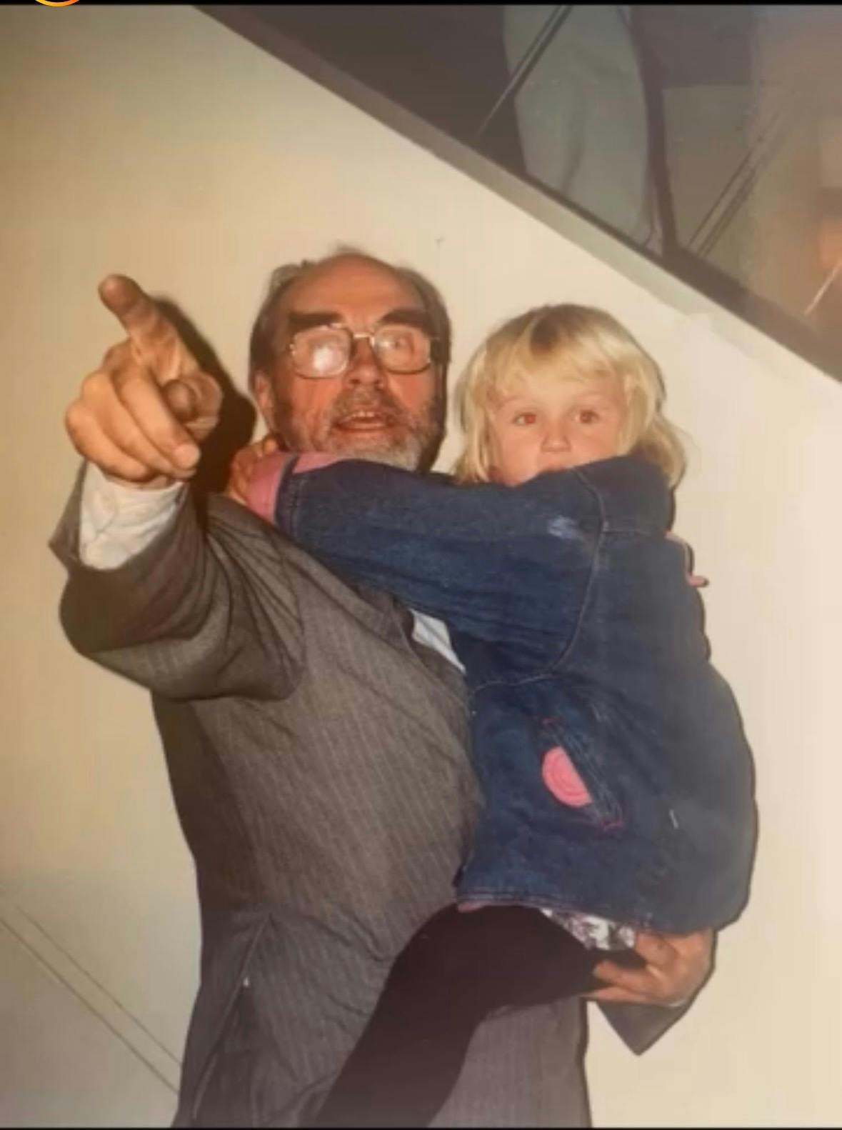 Billede af Arnold og Julie fra hendes barndom