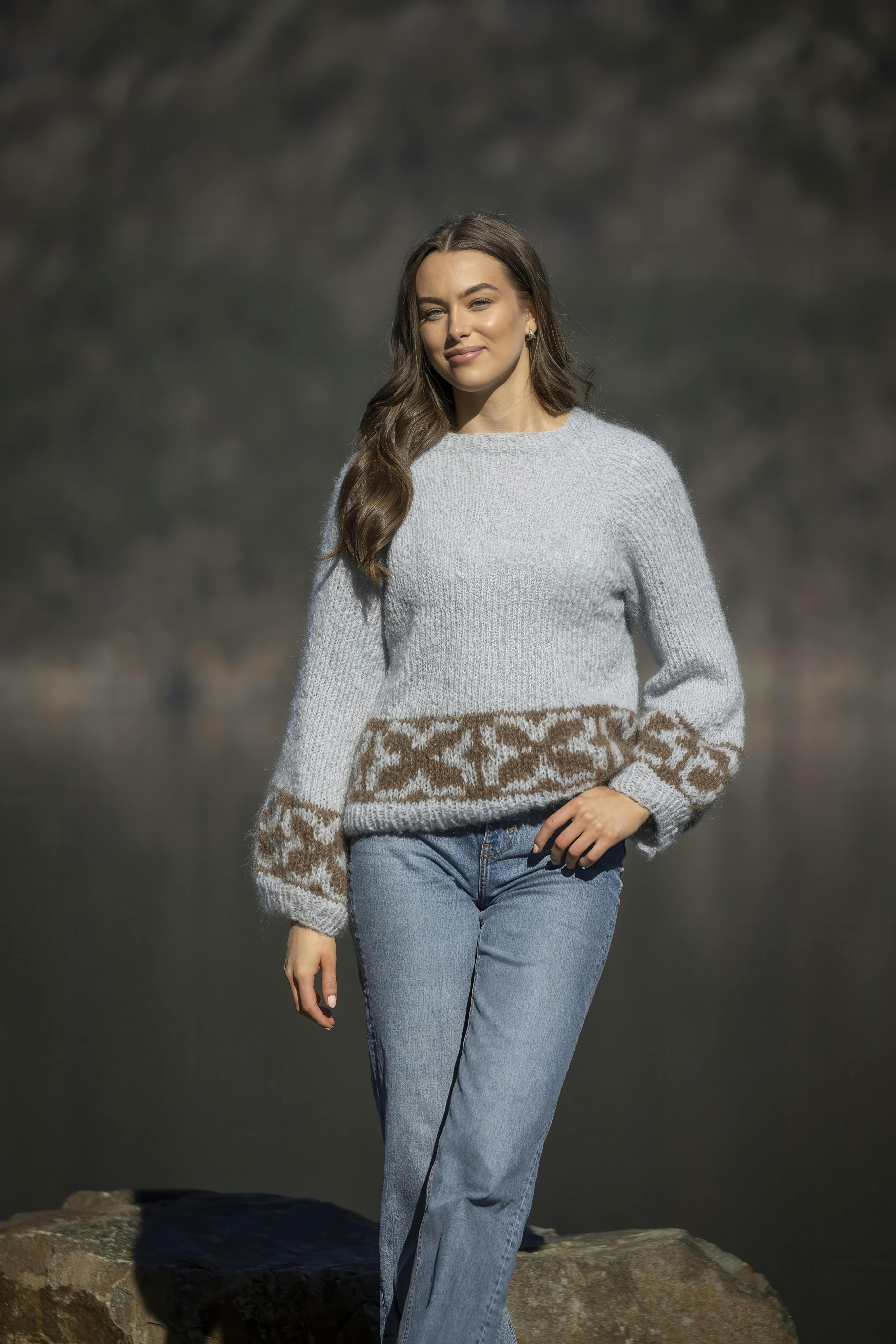Strikbluse med krydsmønster