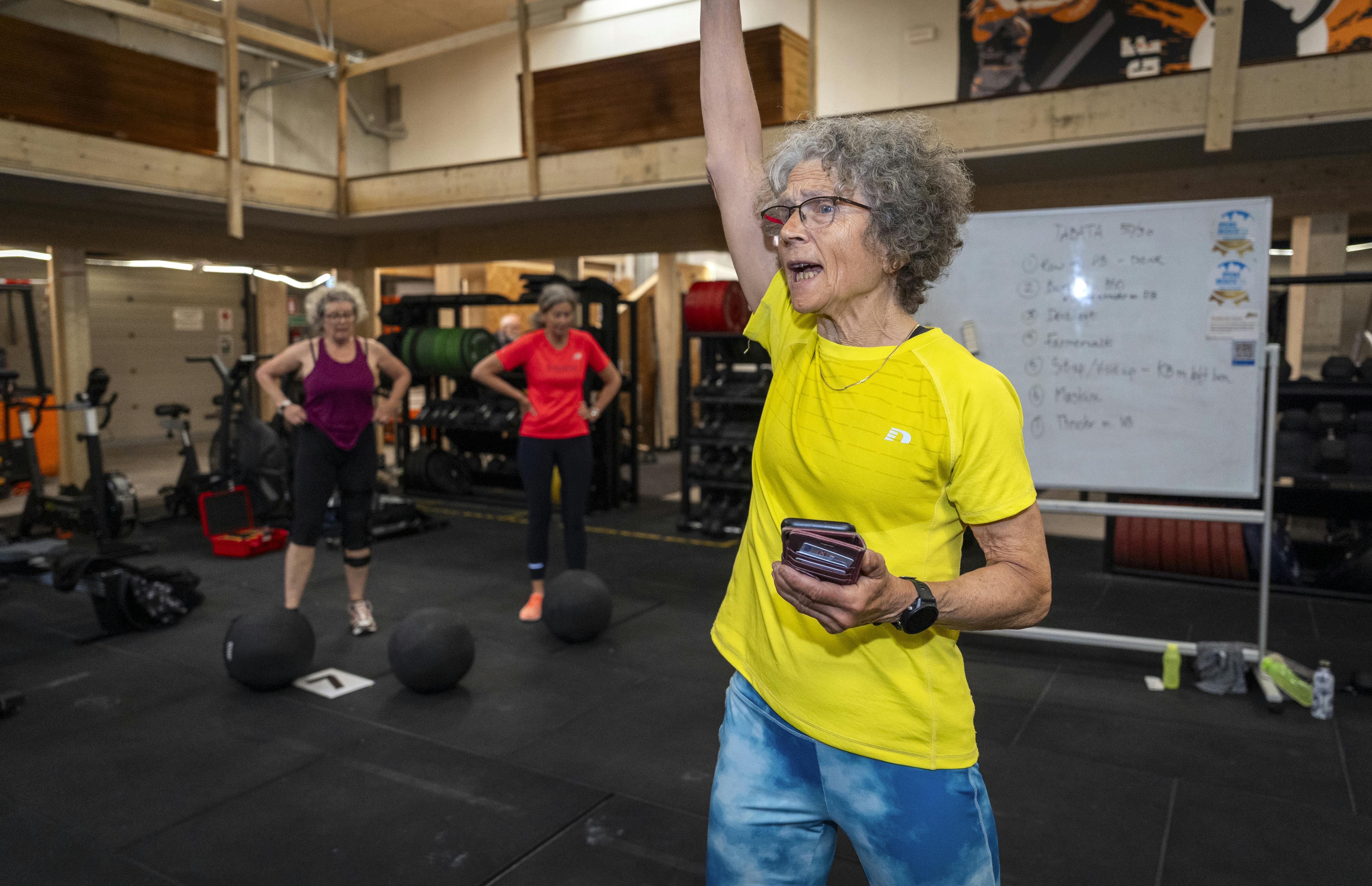 Kirsten Frederiksen fra Randers dyrker crossfit og har selv sammen med en veninde startet et crossfithold for seniorer.