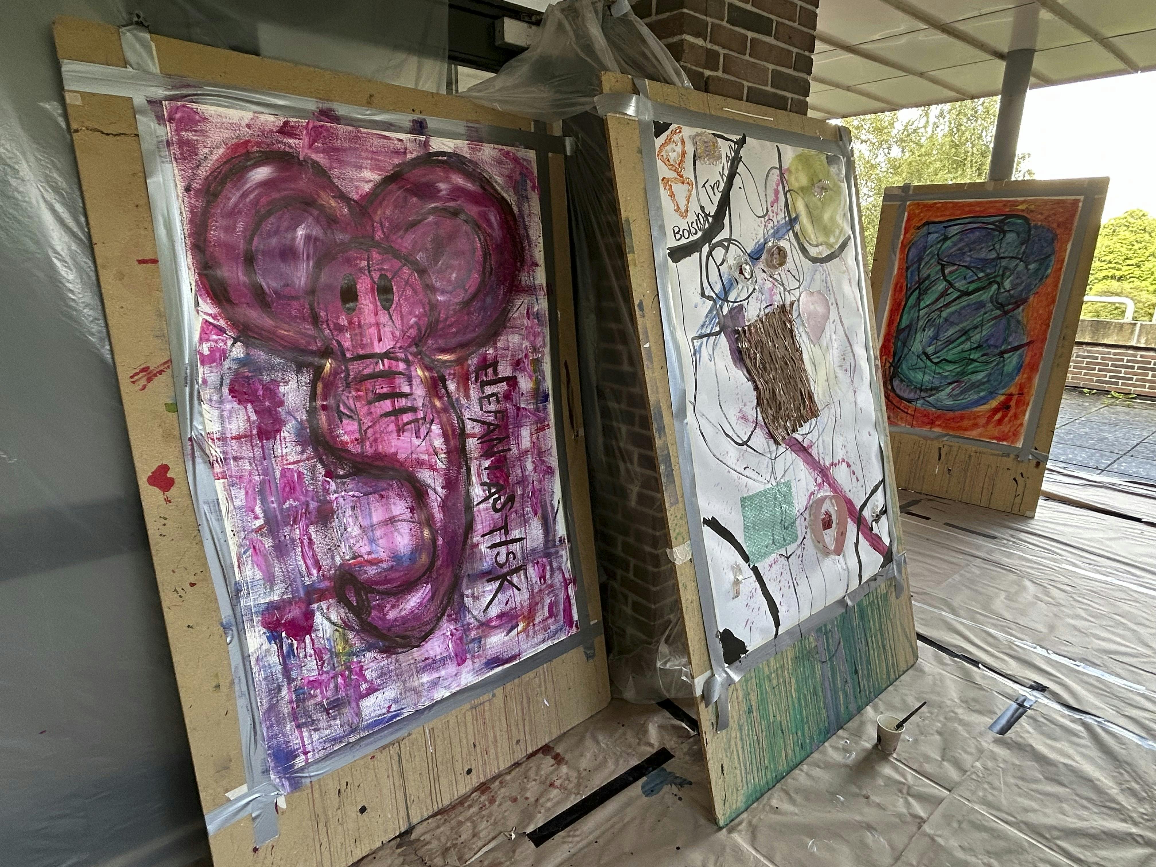 TUBAs sommerhøjskole 2025: Eleverne kan blandt andet male som en del af de forskellige workshops.