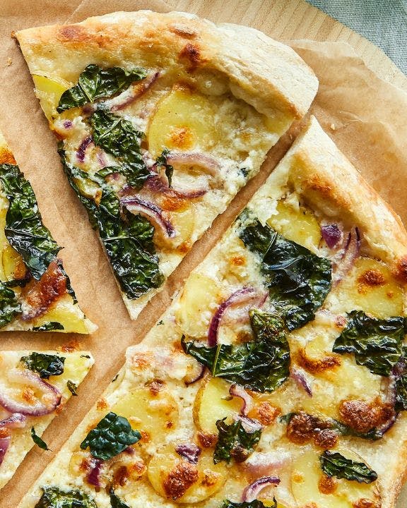 Hvid pizza med palmekål