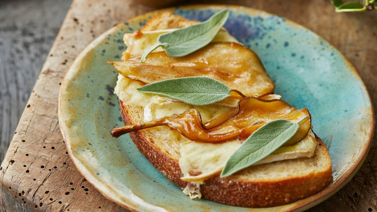 Tartines med pære og brie