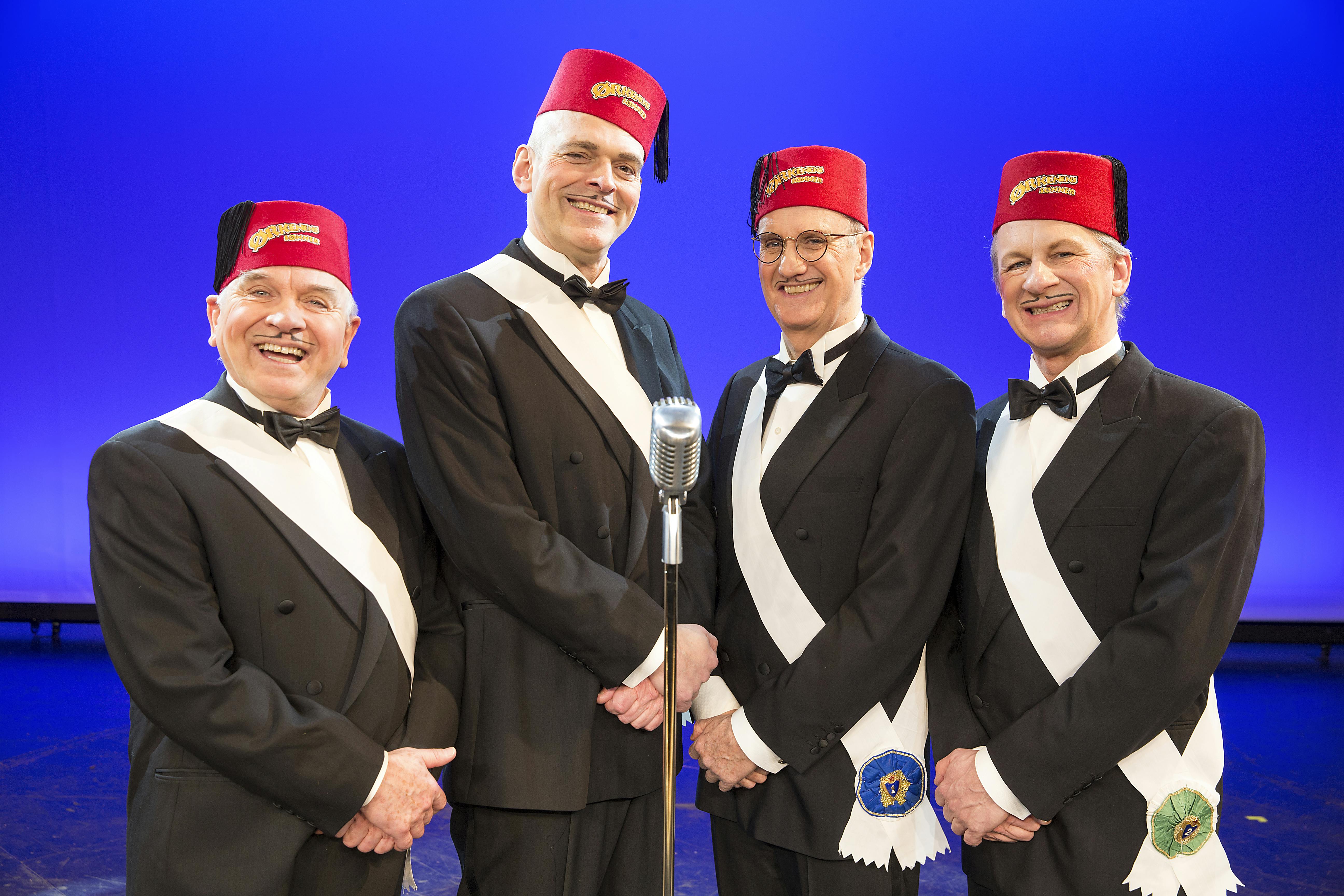 Ørkenens Sønner – Asger Reher, Niels Olsen, Søren Pilmark og Henrik Koefoed – til pressefotografering i Glassalen i Tivoli.