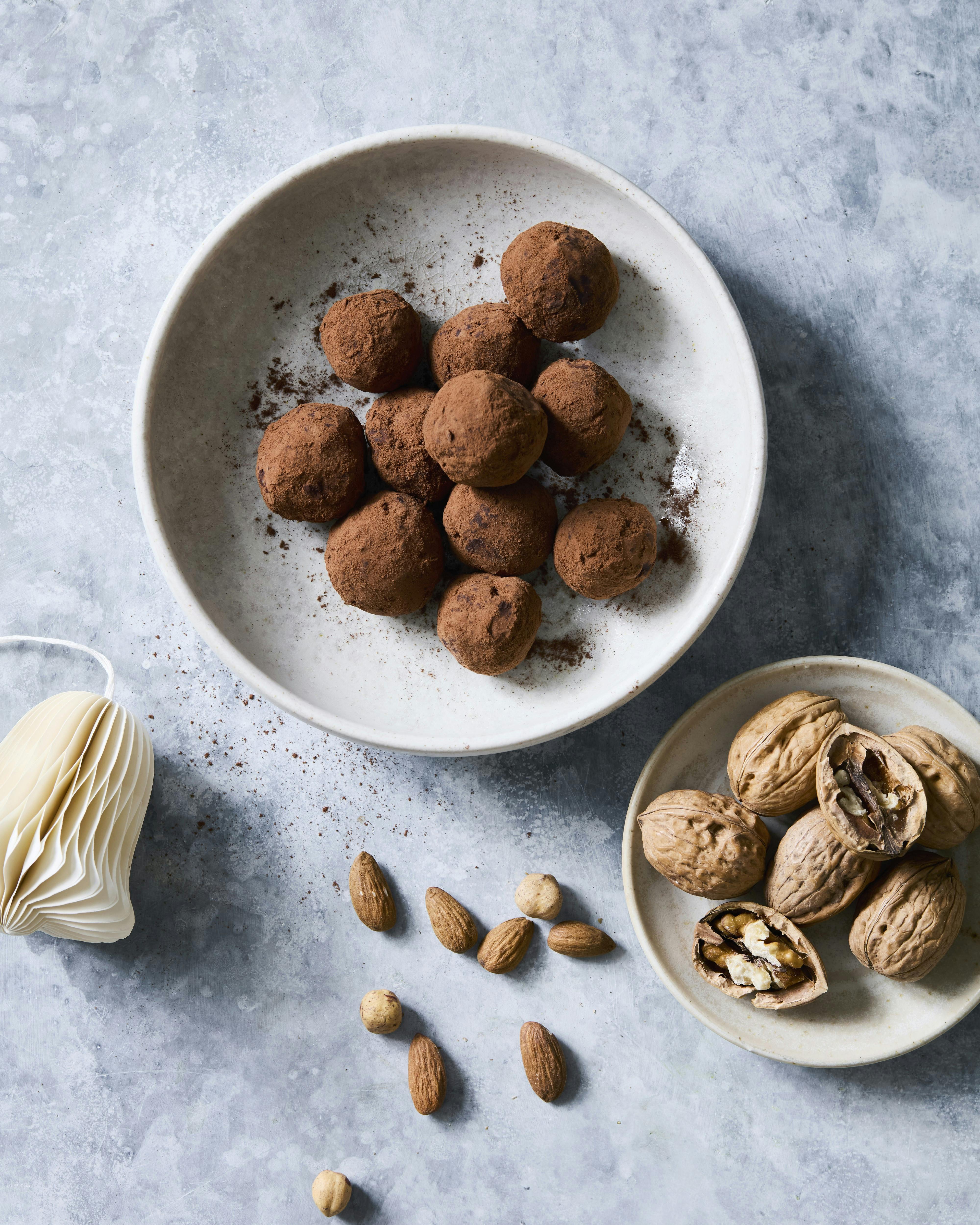 Dadelkugler med nødder