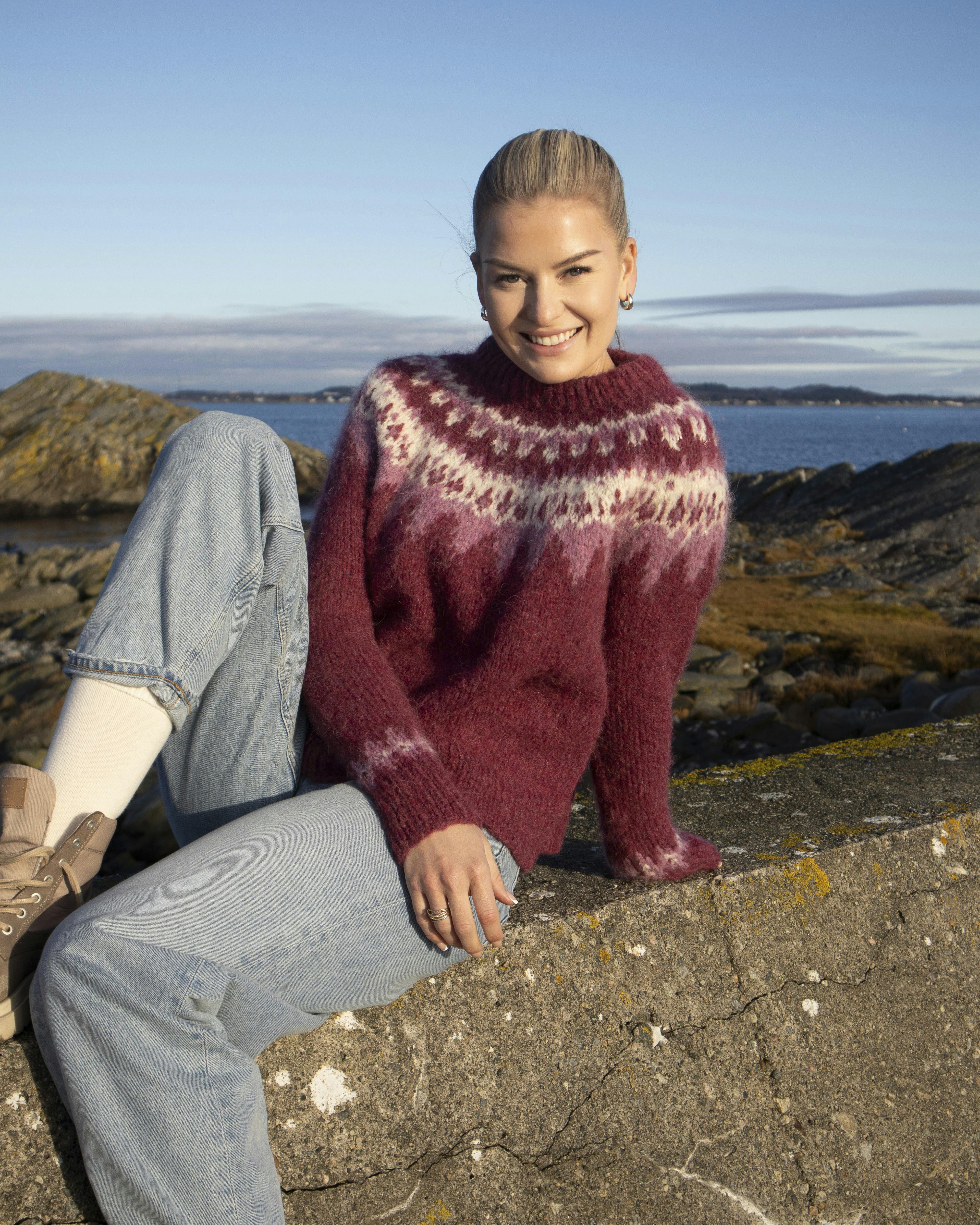 Sweater med rundt bærestykke