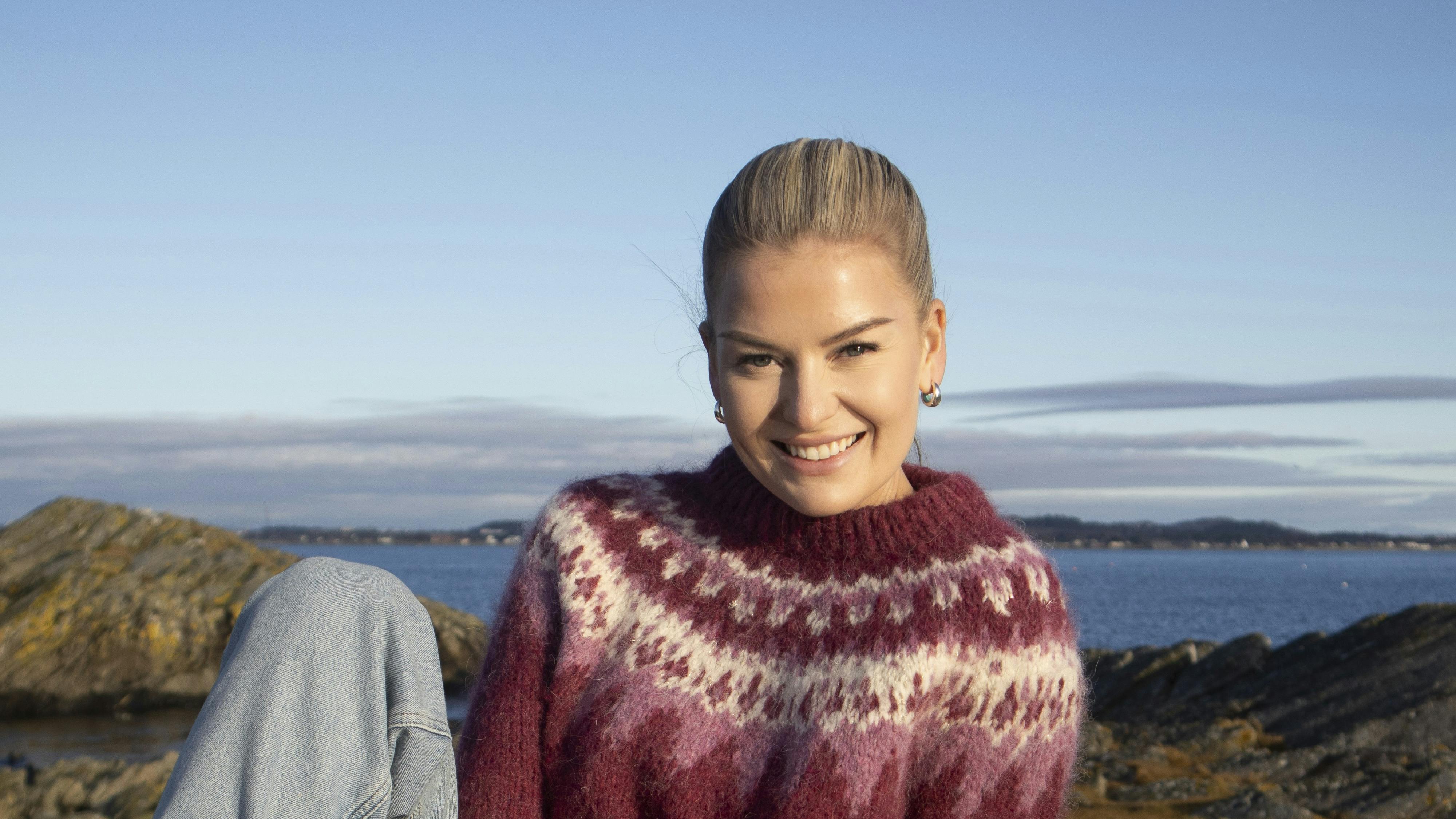 Sweater med rundt bærestykke