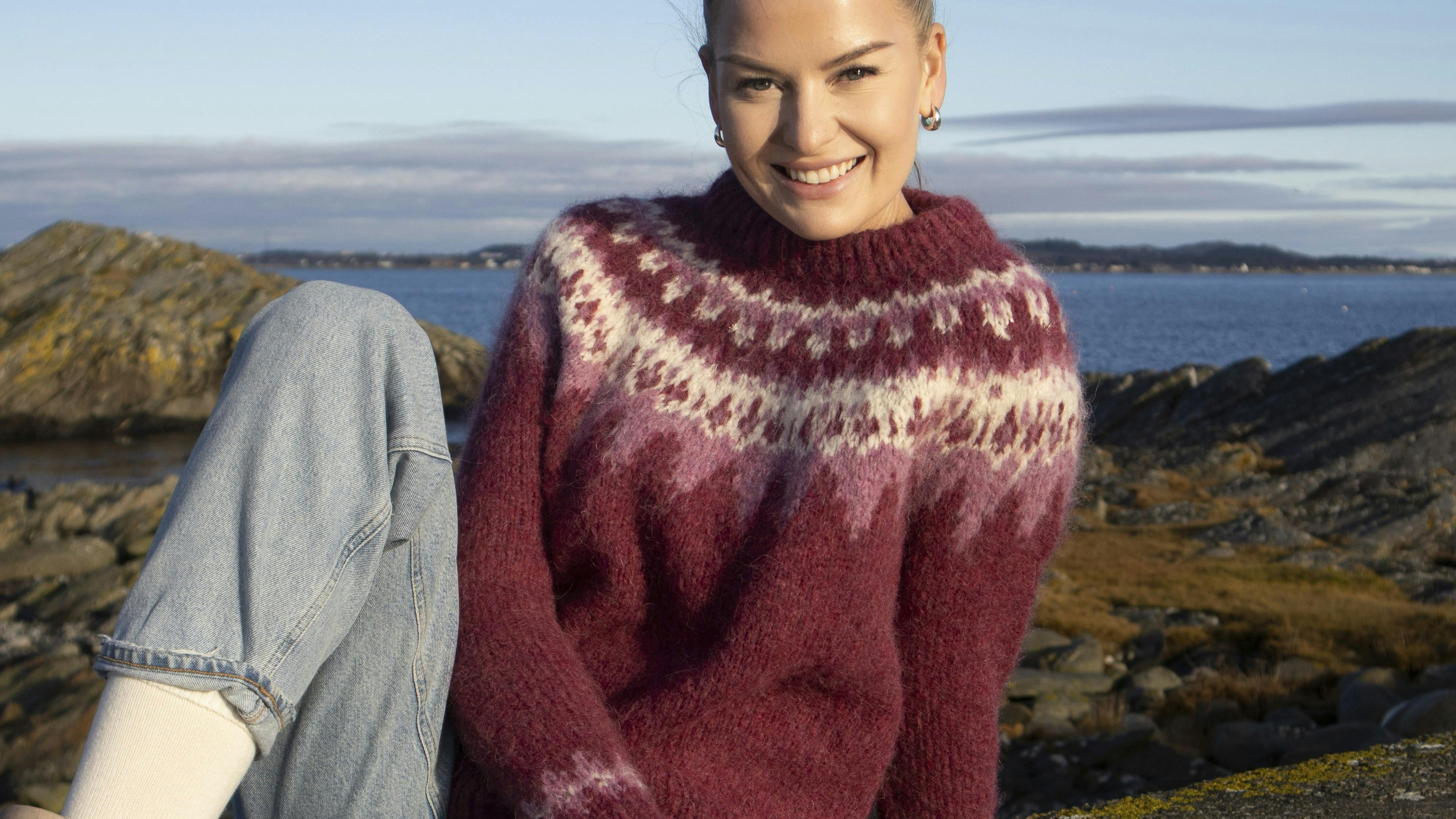 Sweater med rundt bærestykke