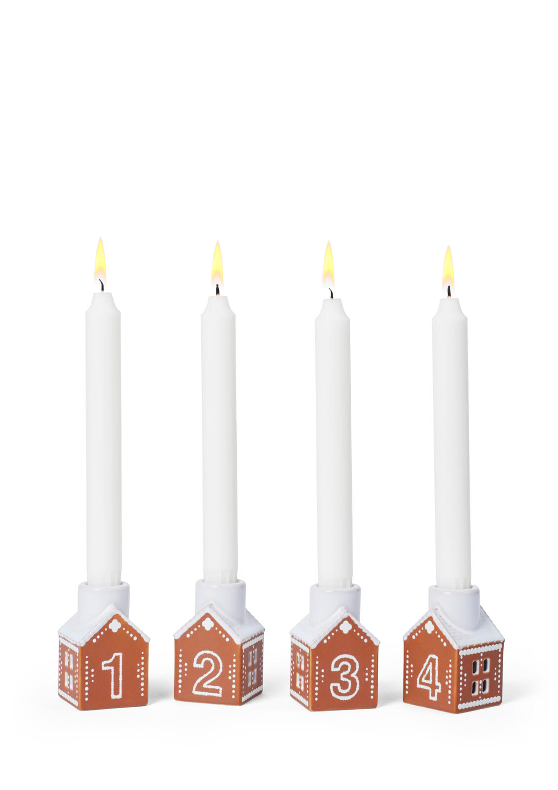 Snå lysestager der ligner huse med numrene 1 til 4.