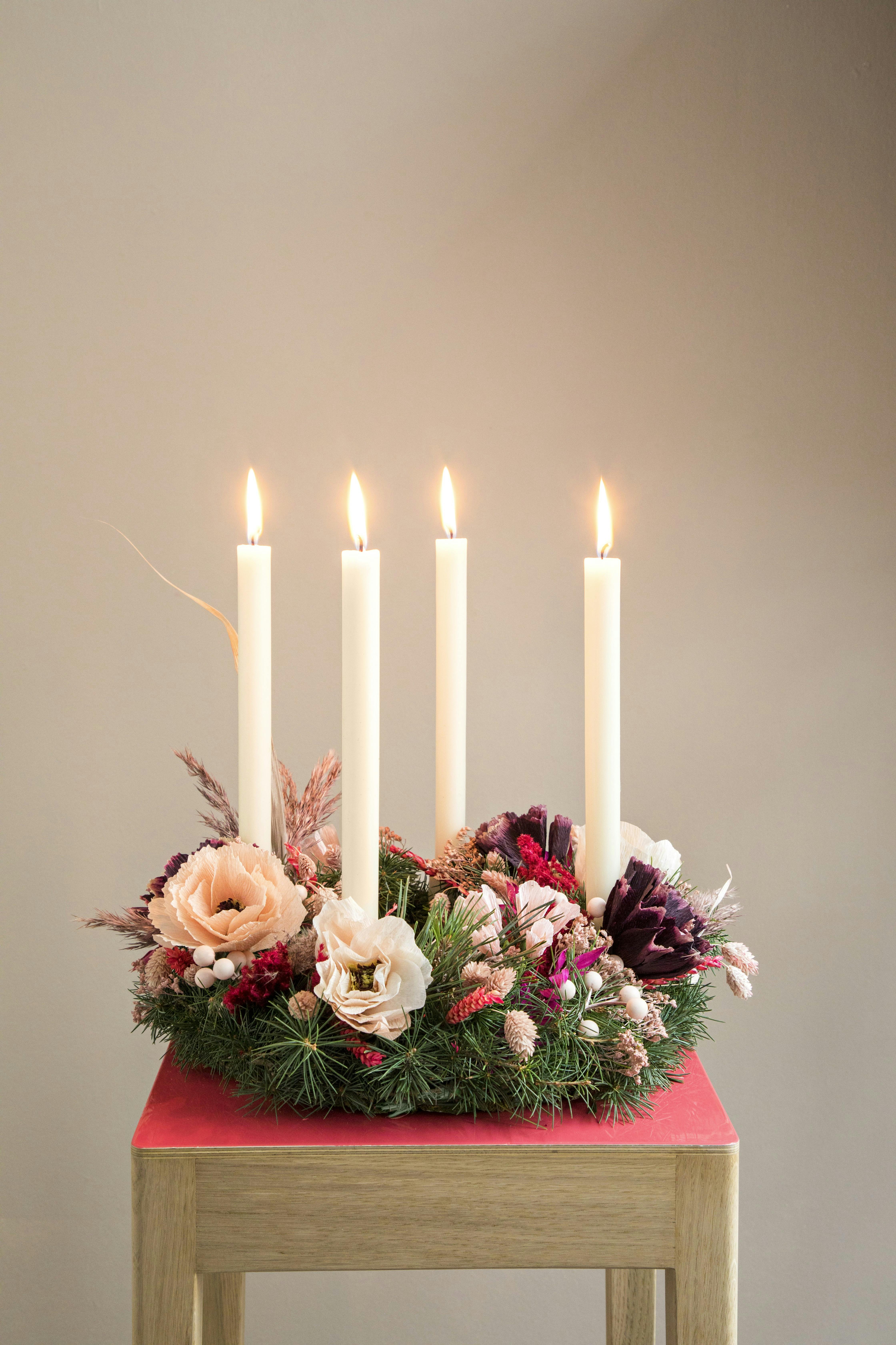 Adventskrans med papirblomster