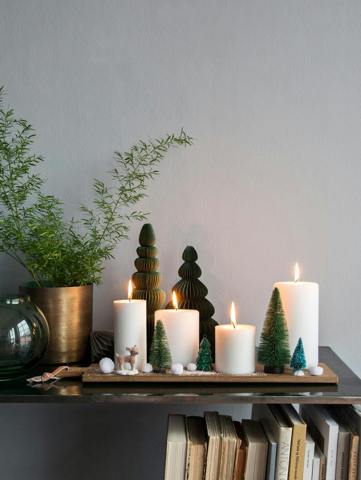 Adventsdekoration på skærebræt