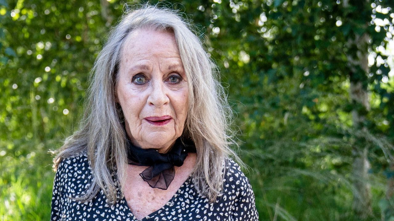 Judy Gringer, legendarisk skuespiller og sexbombe, er tilbage på det store lærred i "Madklubben - Hjemme igen".