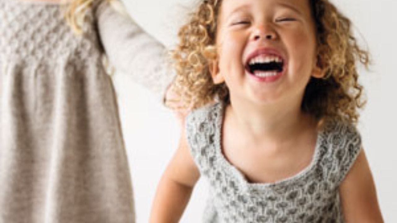 Pigekjole med korte og lange ærmer