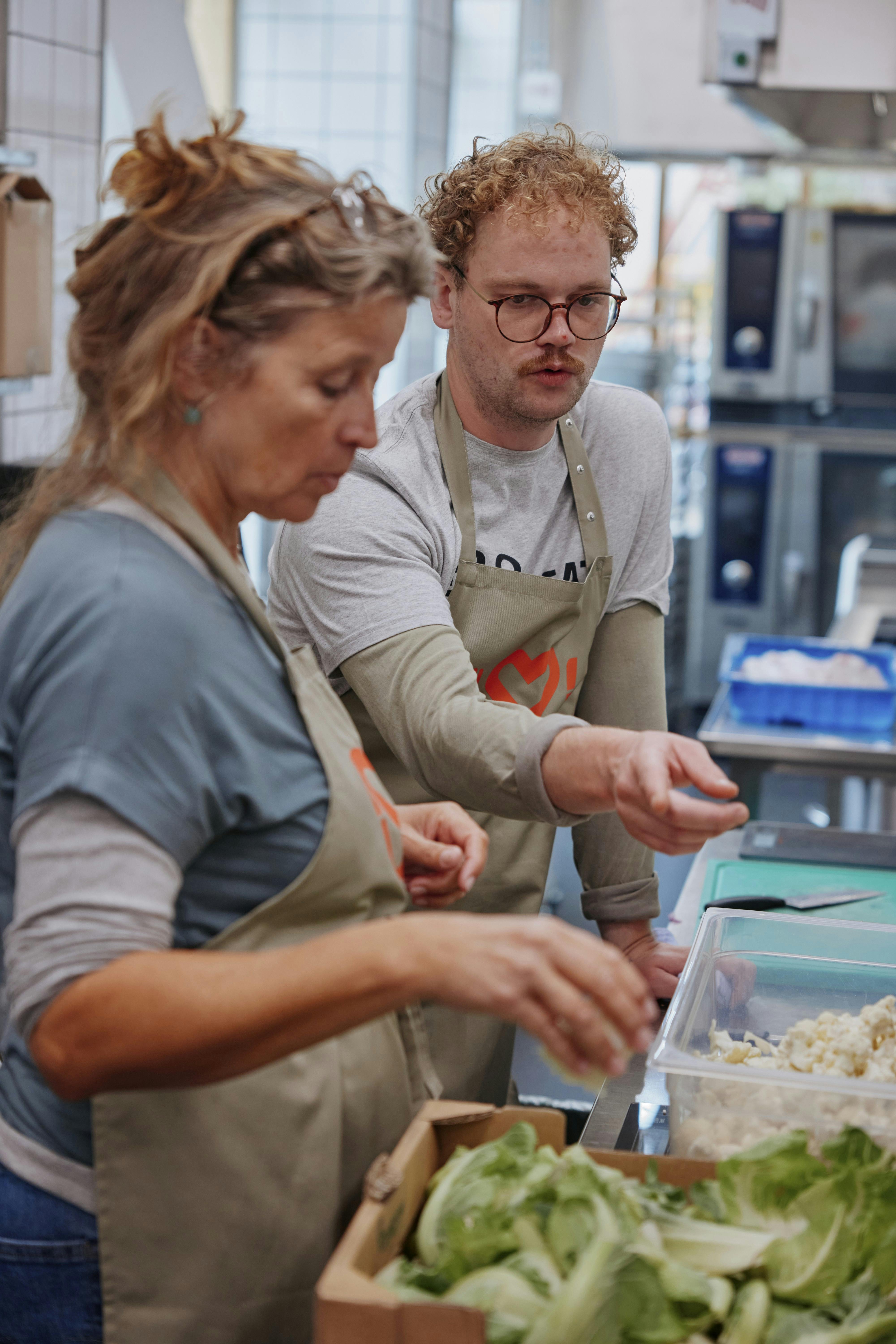 De frivillige laver mad til sygdomsramte familier