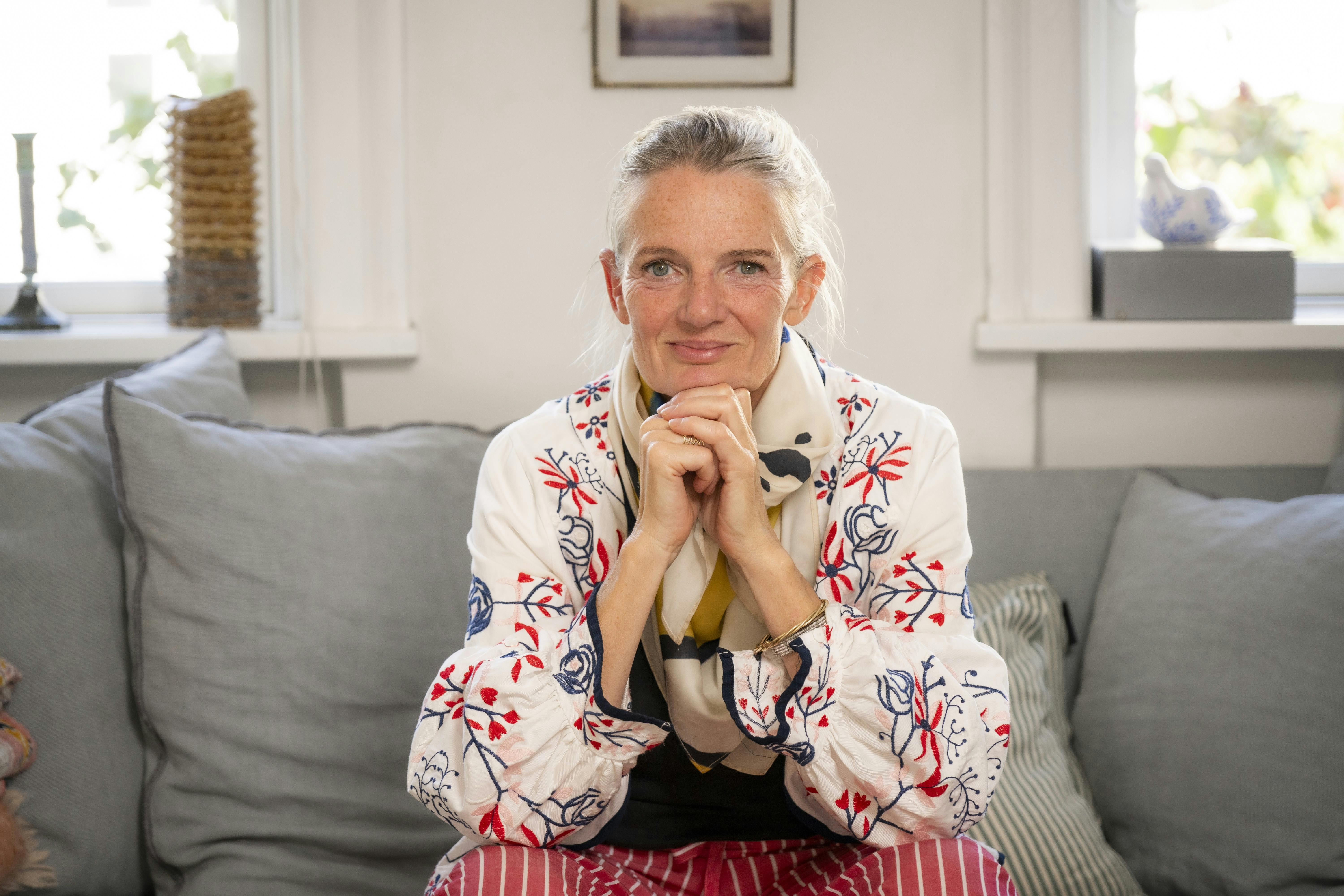 Kristine Marie Foss i sin sofa