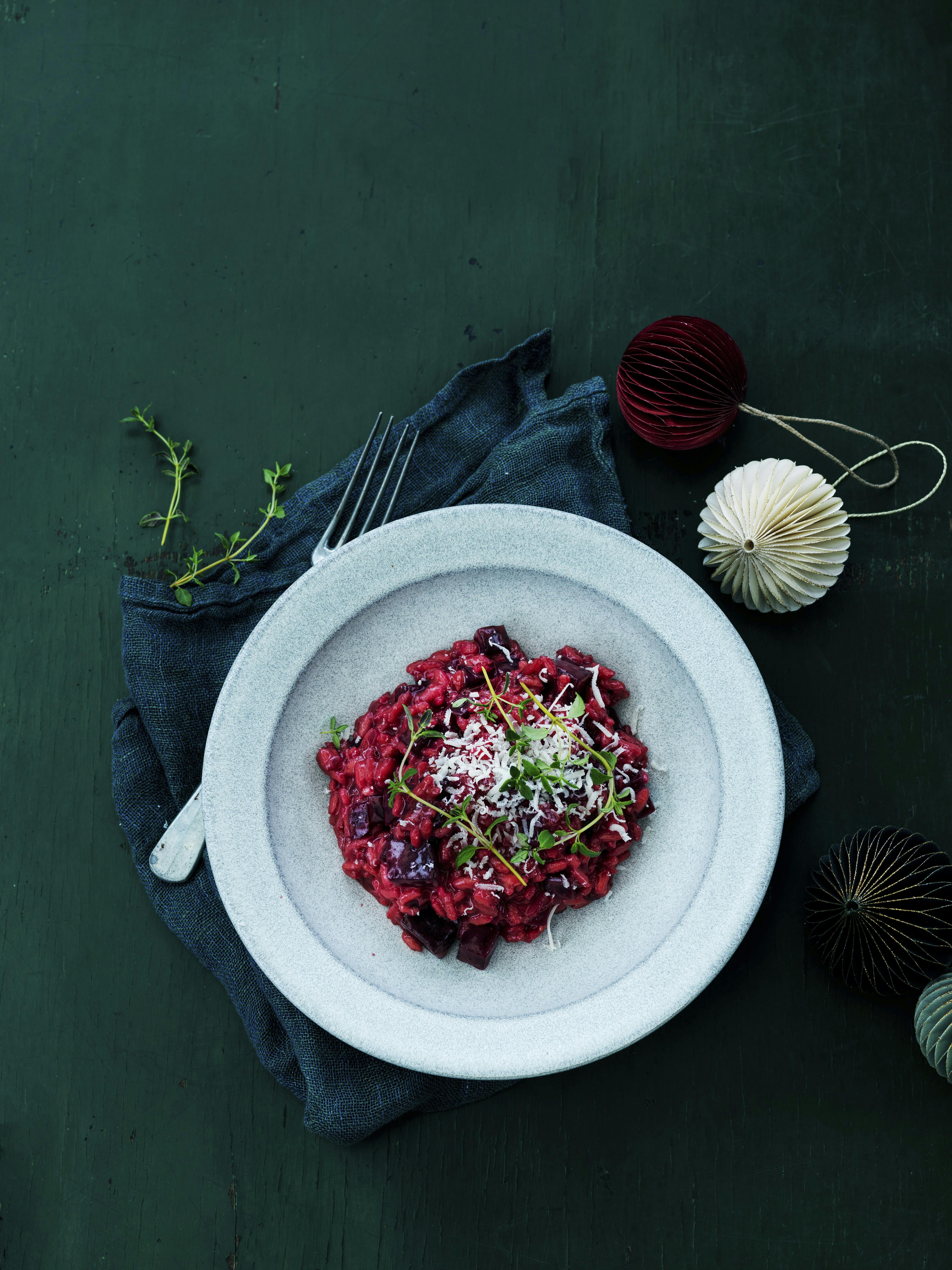 Rødbederisotto med rygeost.