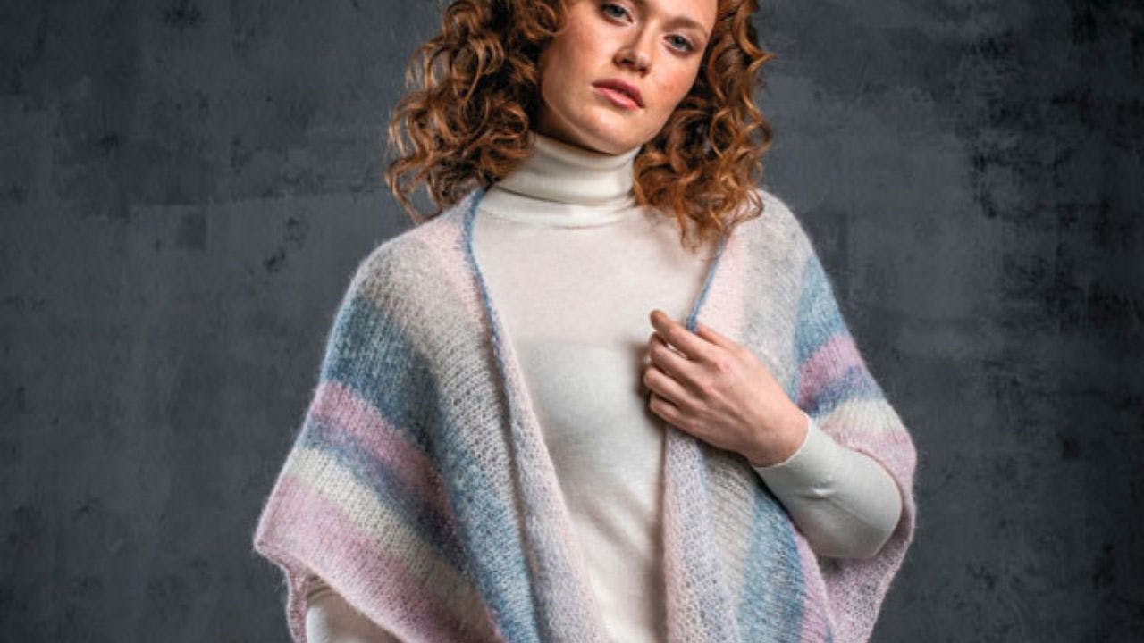 Strikkeopskrift: Poncho i pasteller