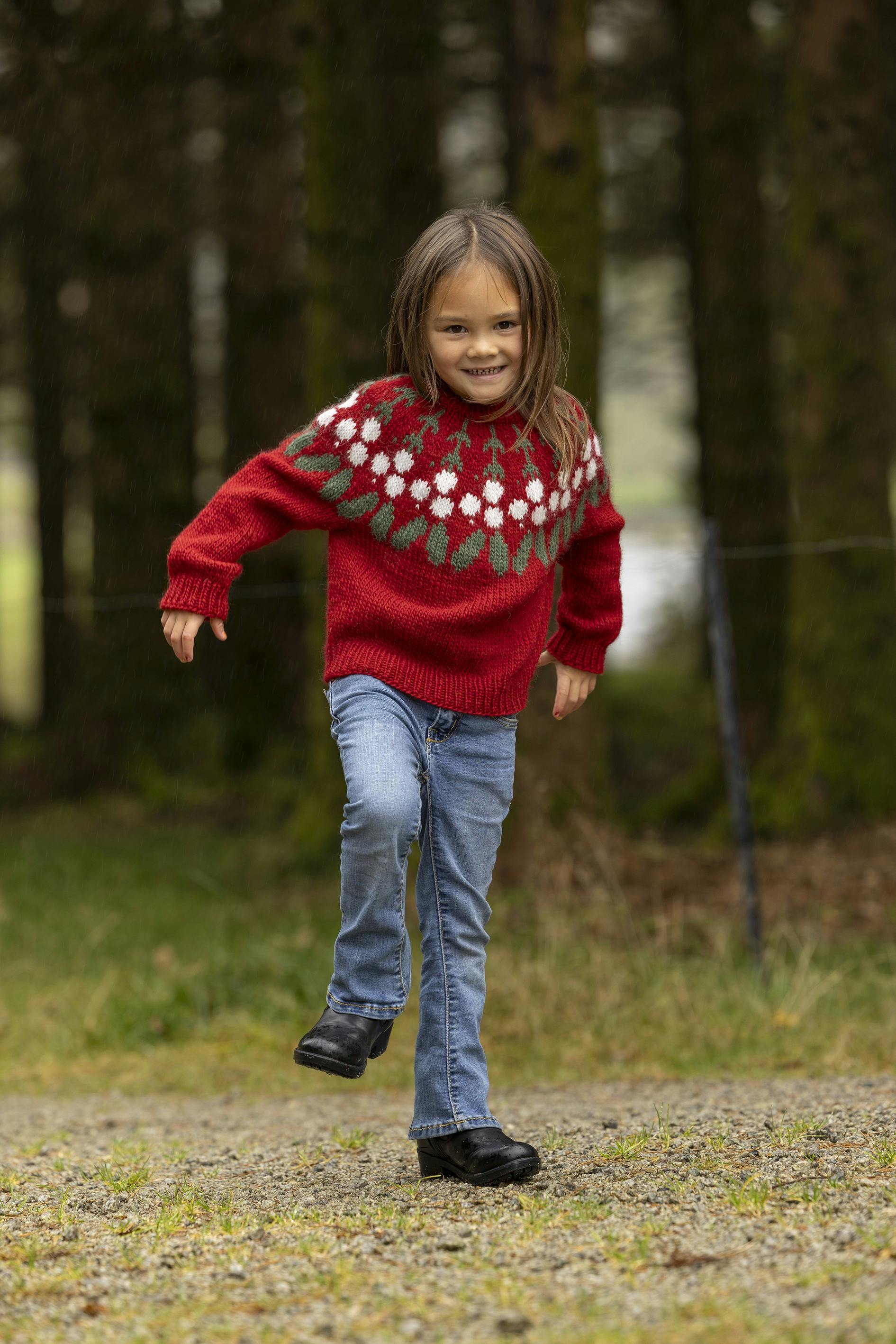 Julestrik til børn med rundt bærestykke.