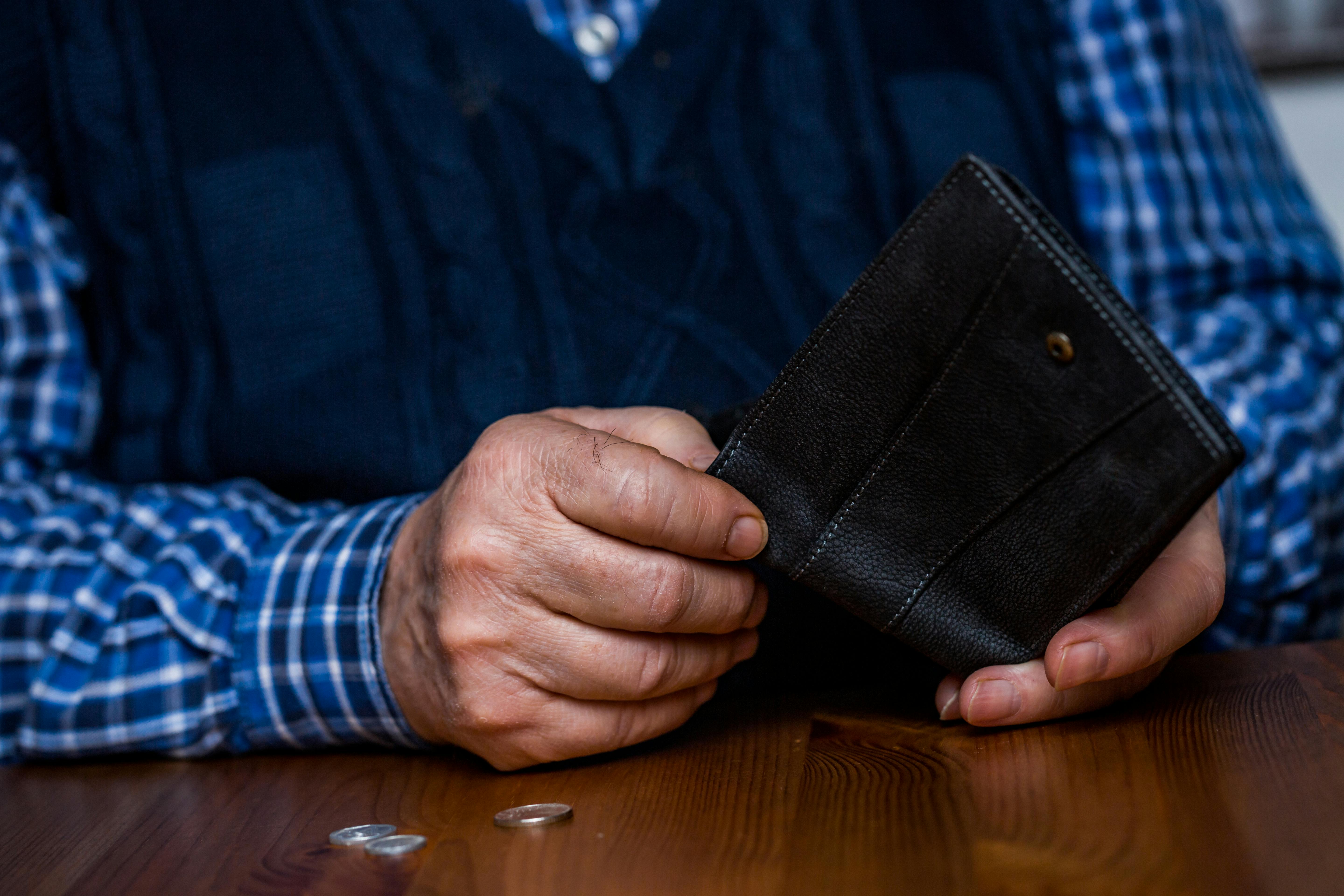 Min far beder mig om penge ...