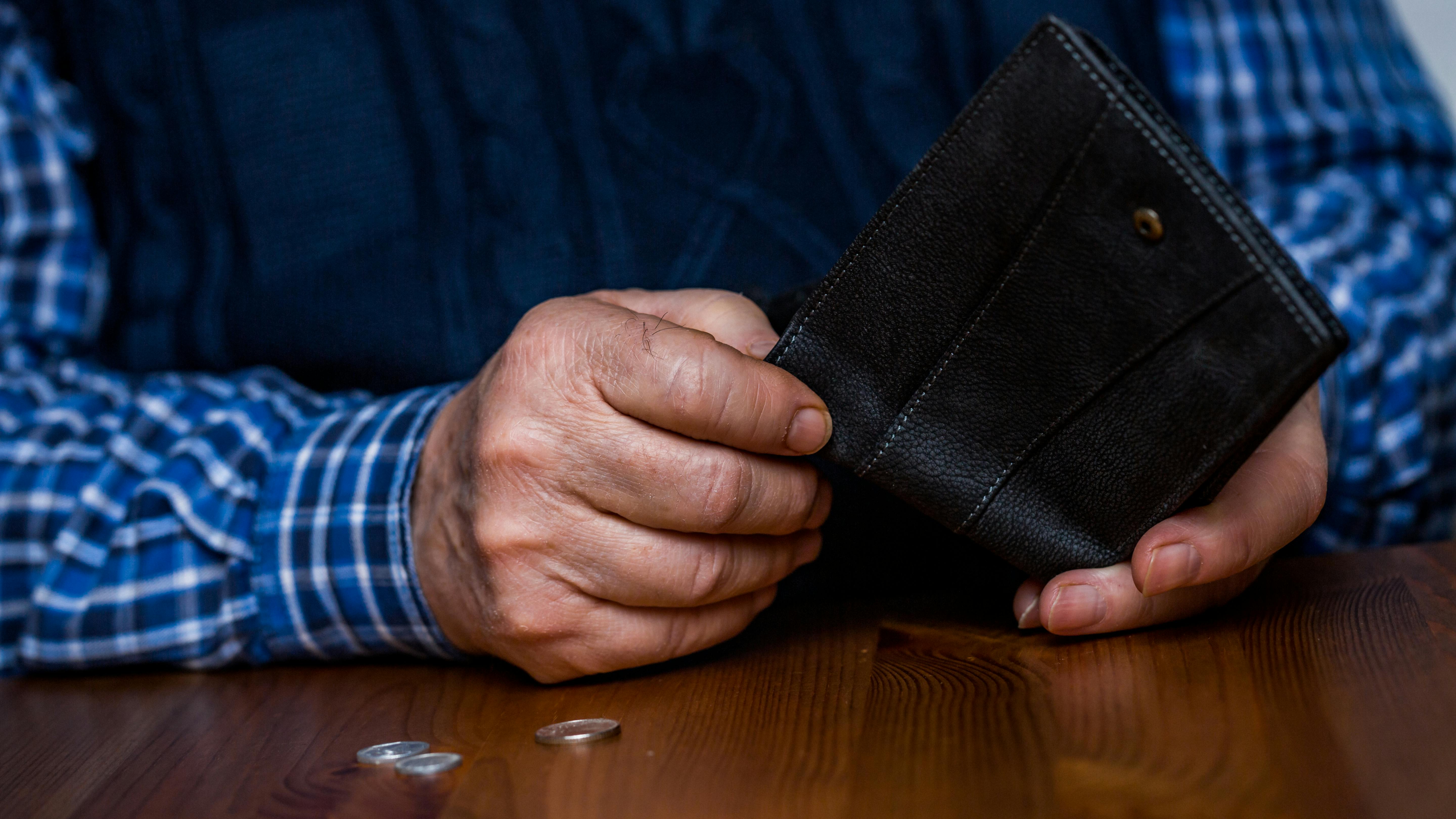 Min far beder mig om penge ...