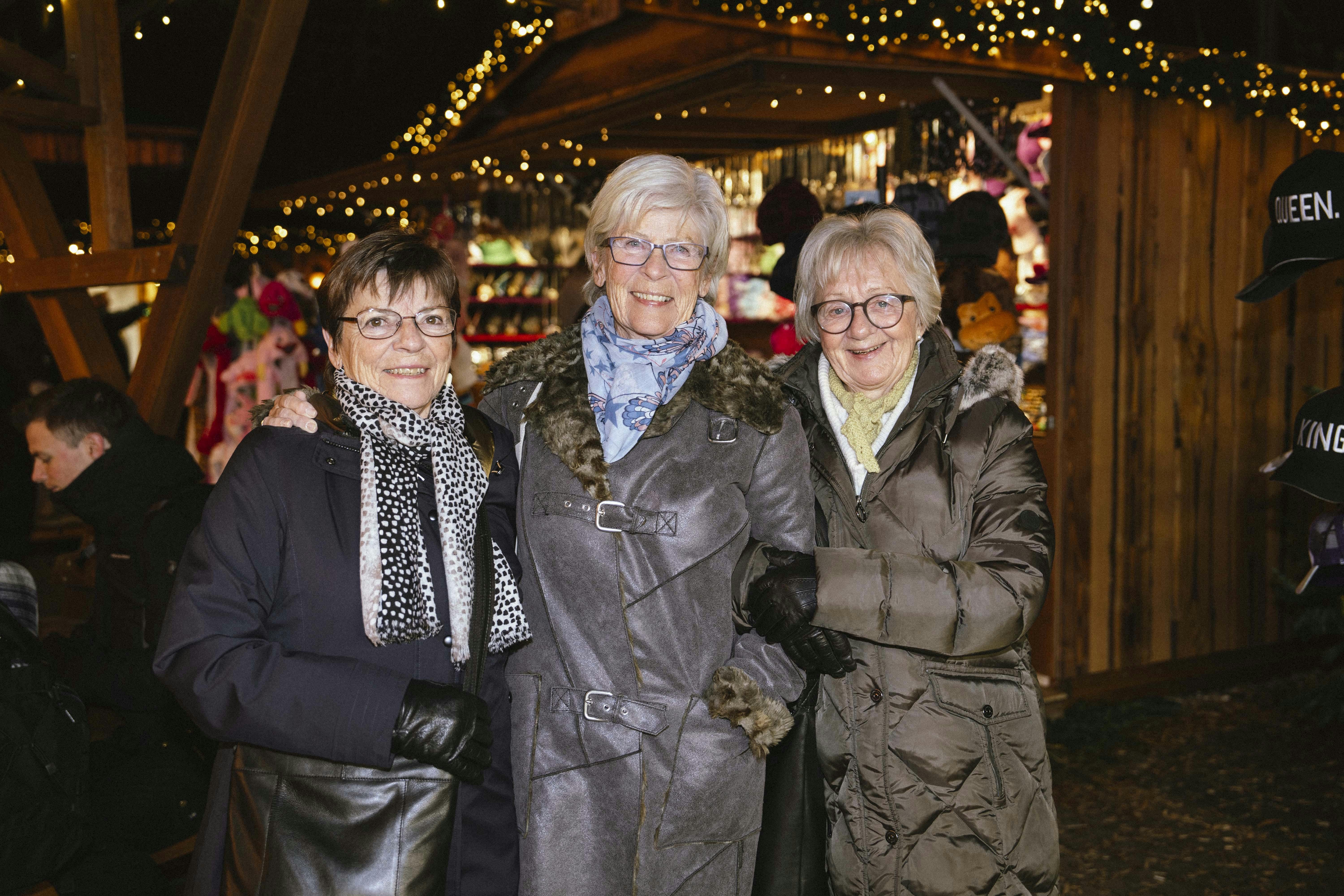 Judy Hove Olsen sammen med sine veninder på julemarked i Aalborg.