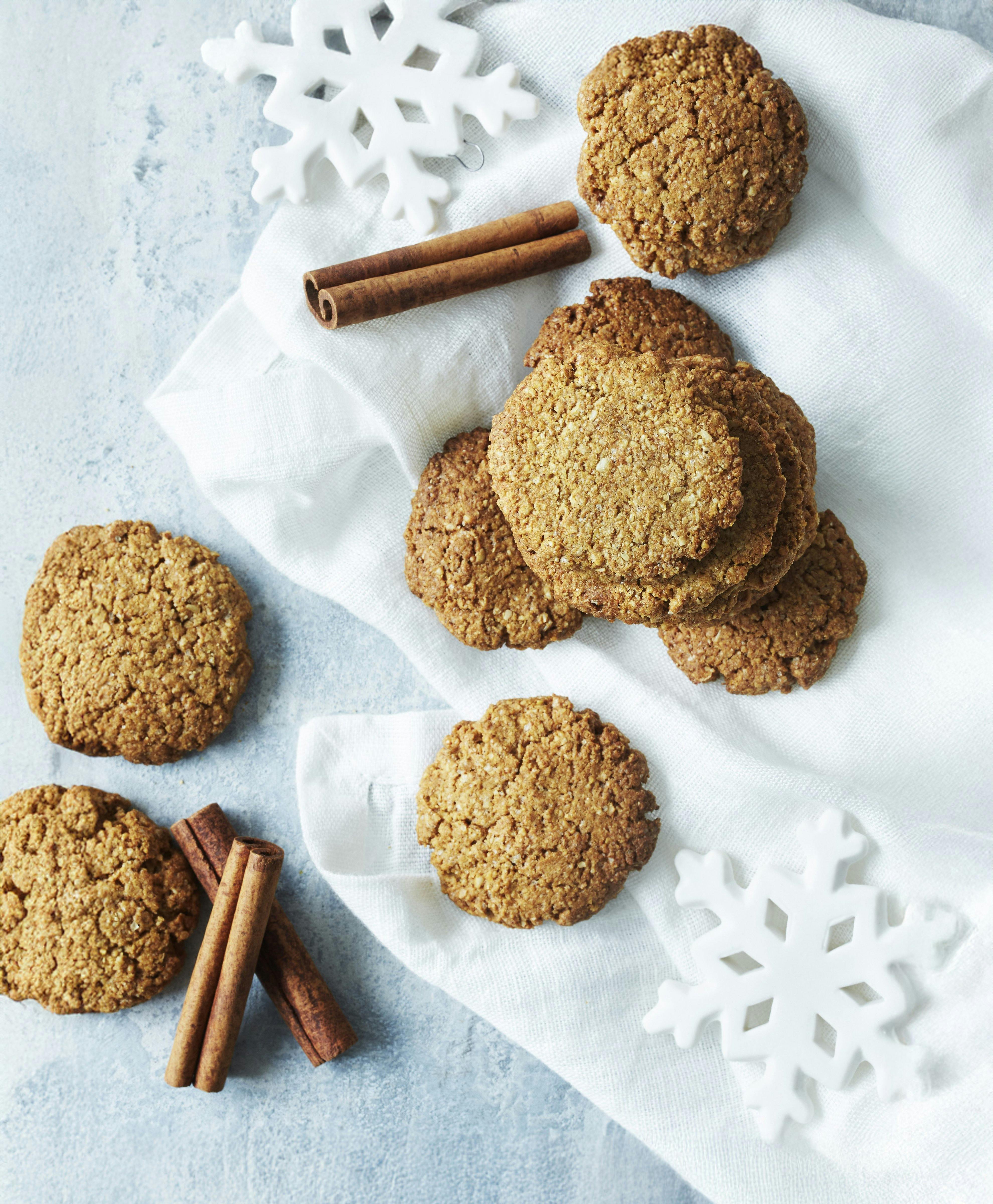 Sprøde kiks med kanel