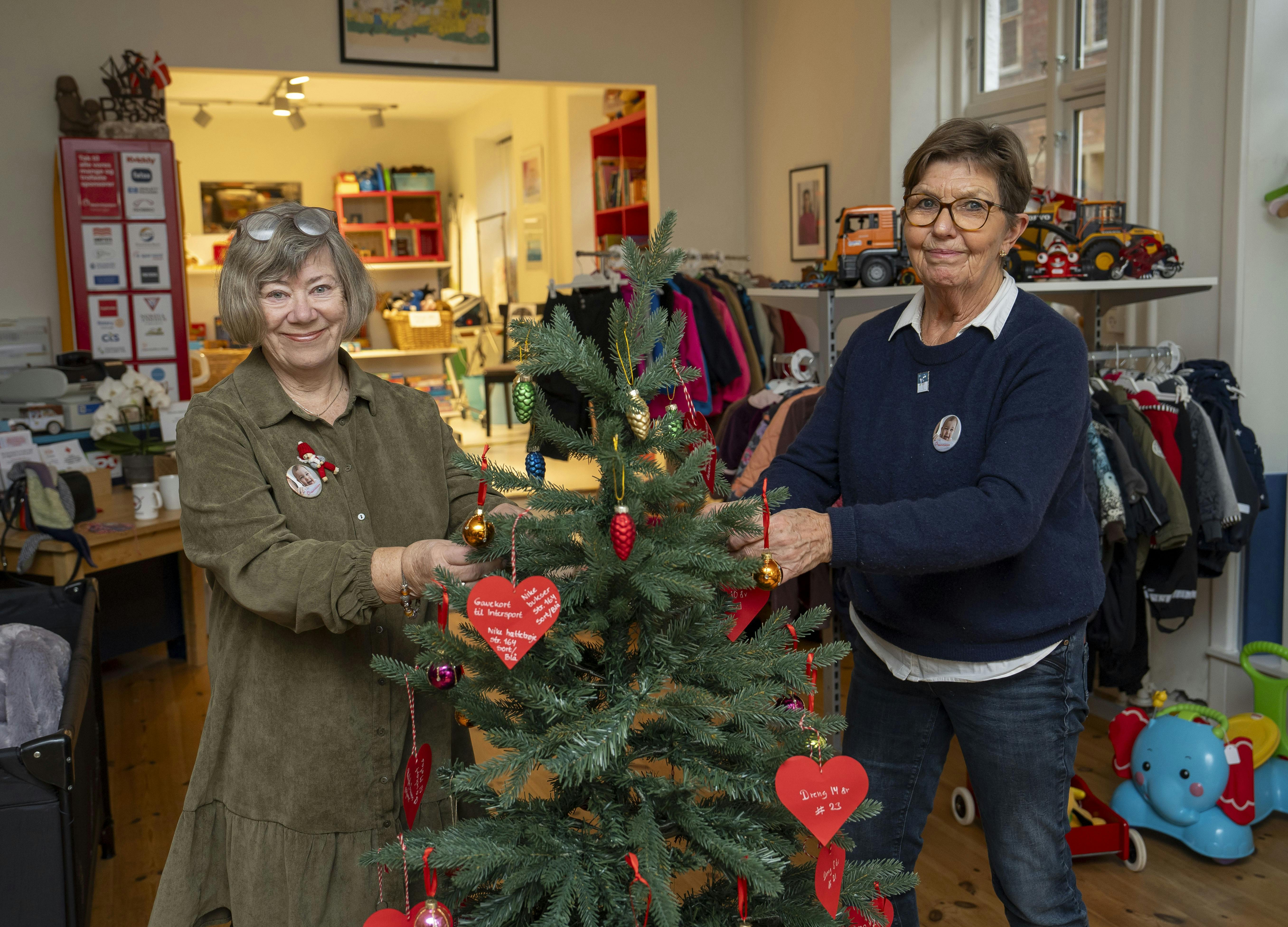 Mødrehjælpen i Helsingør opfylder ønsker for børn gennem Ønsketræet