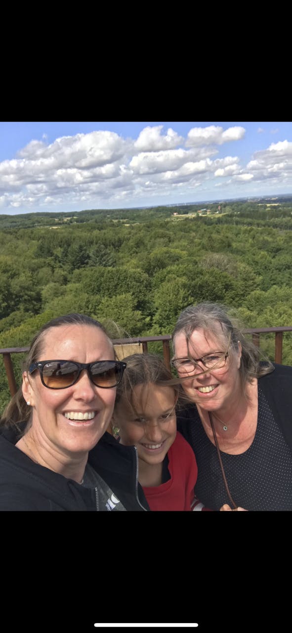 Anja Brix Winkler og hendes mor Kirsten Assing og Anjas datter Nicoline.