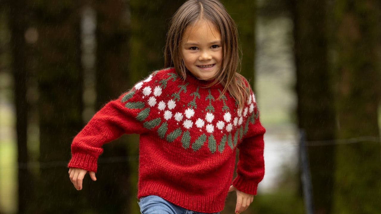 Julestrik til børn med rundt bærestykke.