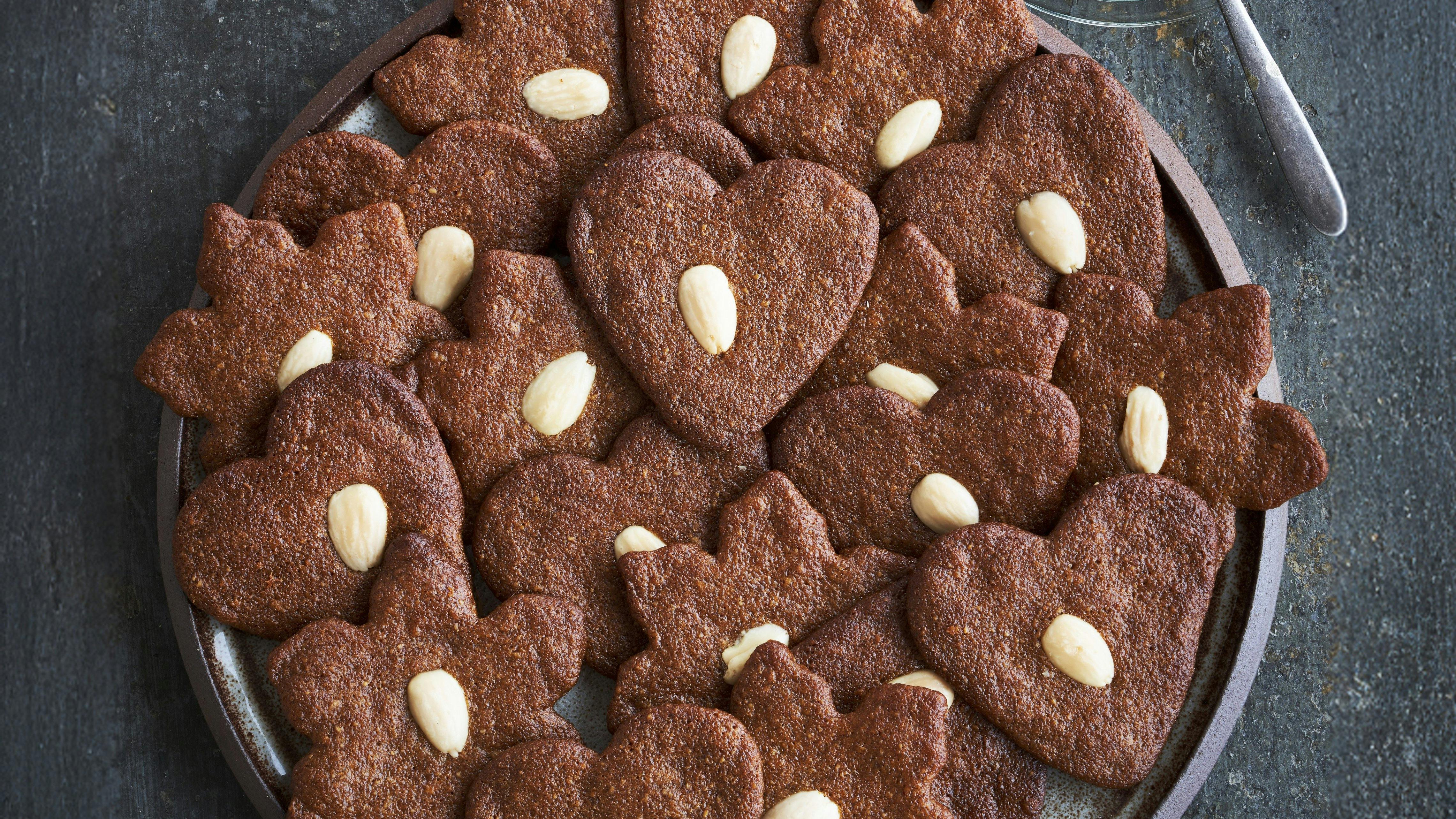 Brunkagehjerter med mandler og appelsin