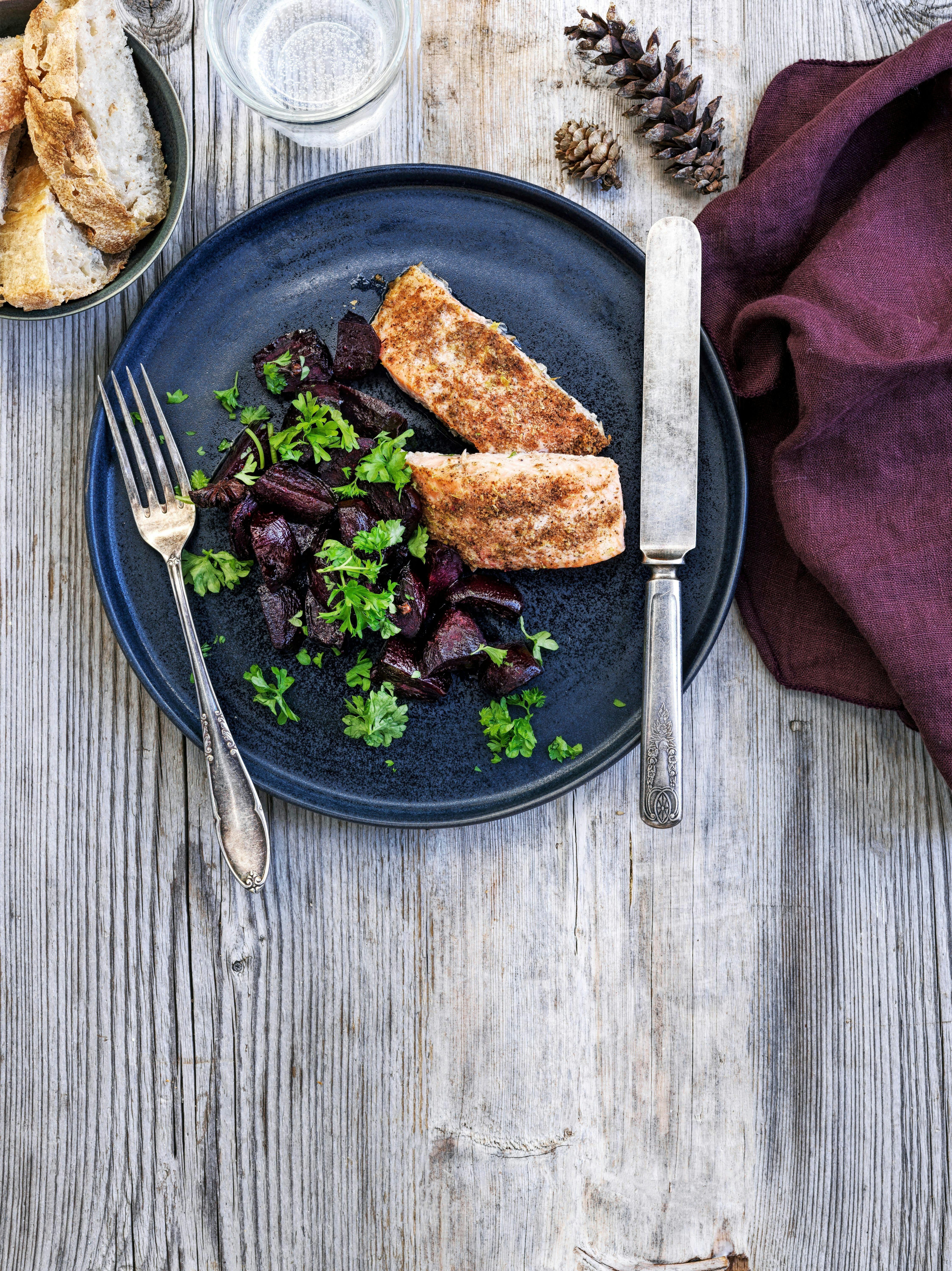 Krydret laks med rødbeder.