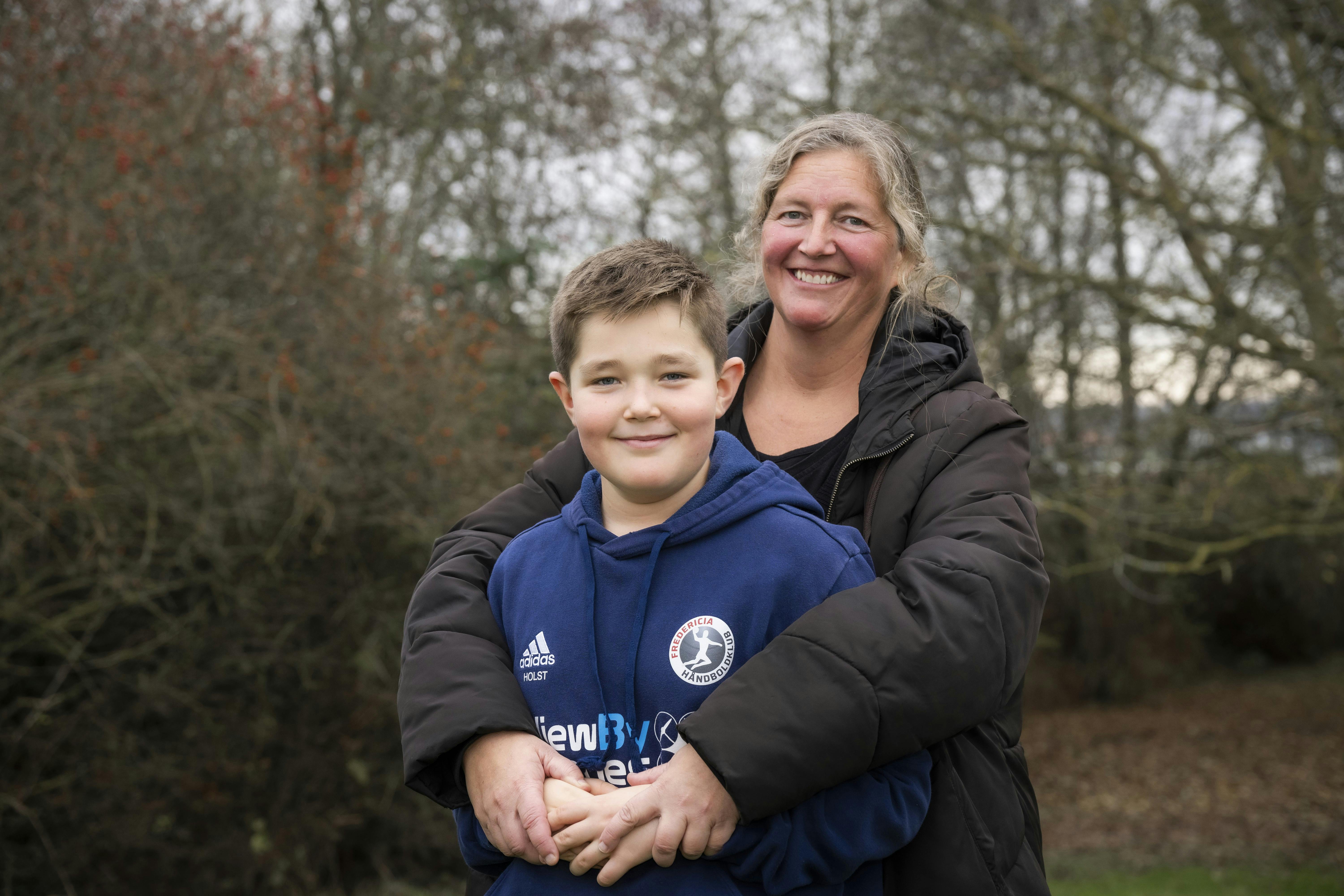 Julemærkemarch i Skælskør for at samle penge ind til julemærkehjemmene. På billedet er Jeppe Holst Petersen sammen med sin mor.
