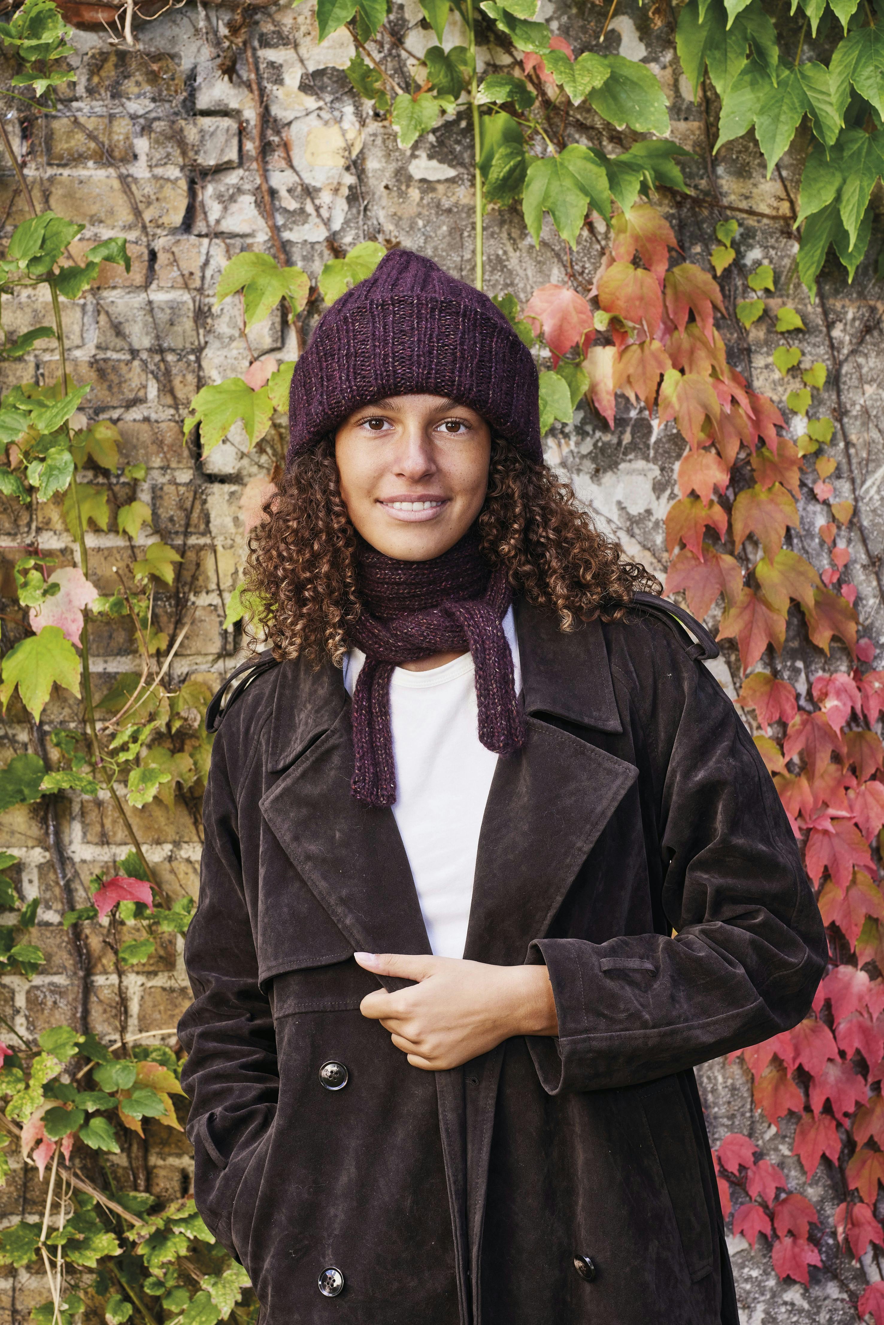 Strikkeopskrift på hue og halstørklæde.