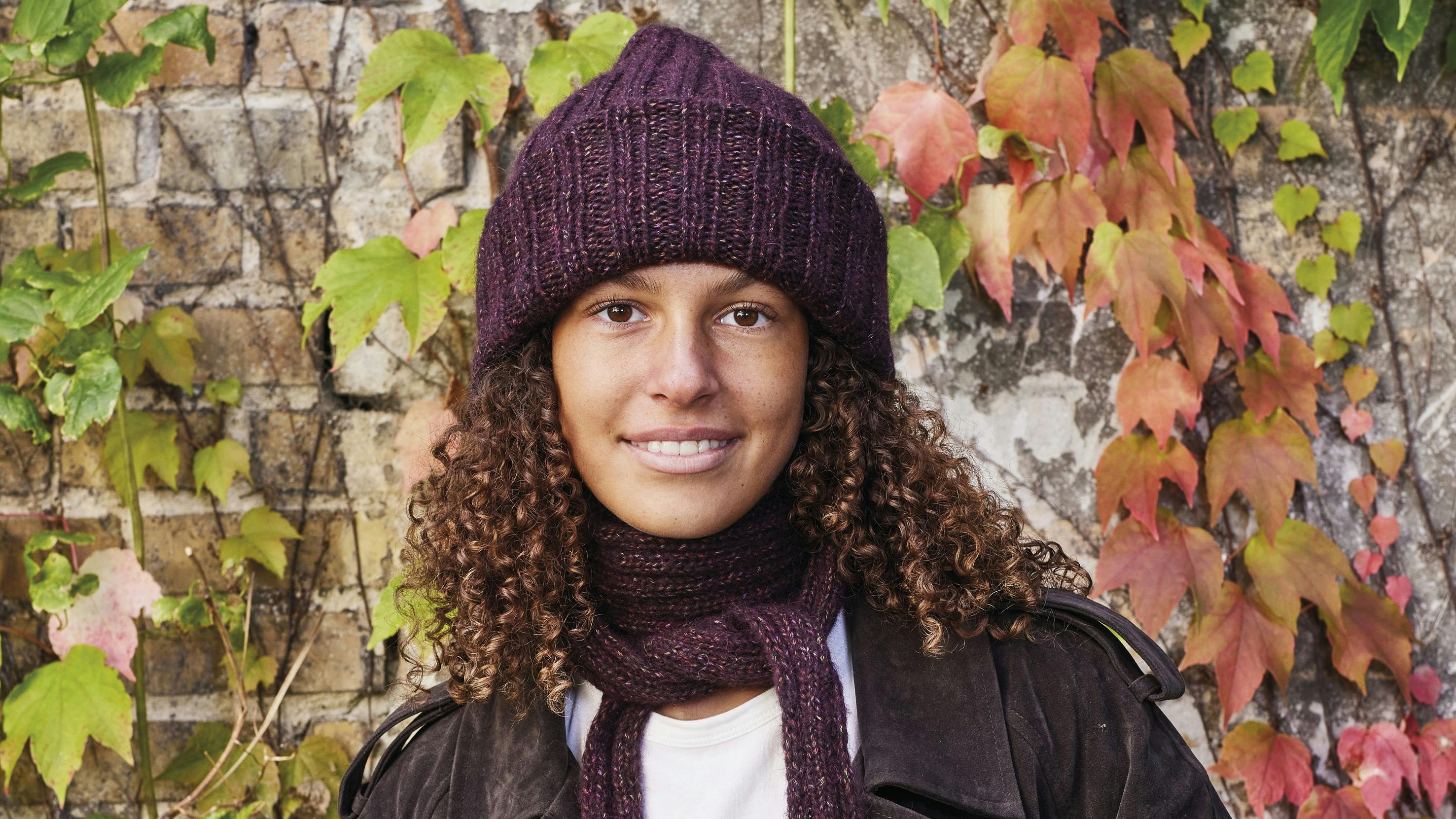 Strikkeopskrift på hue og halstørklæde.