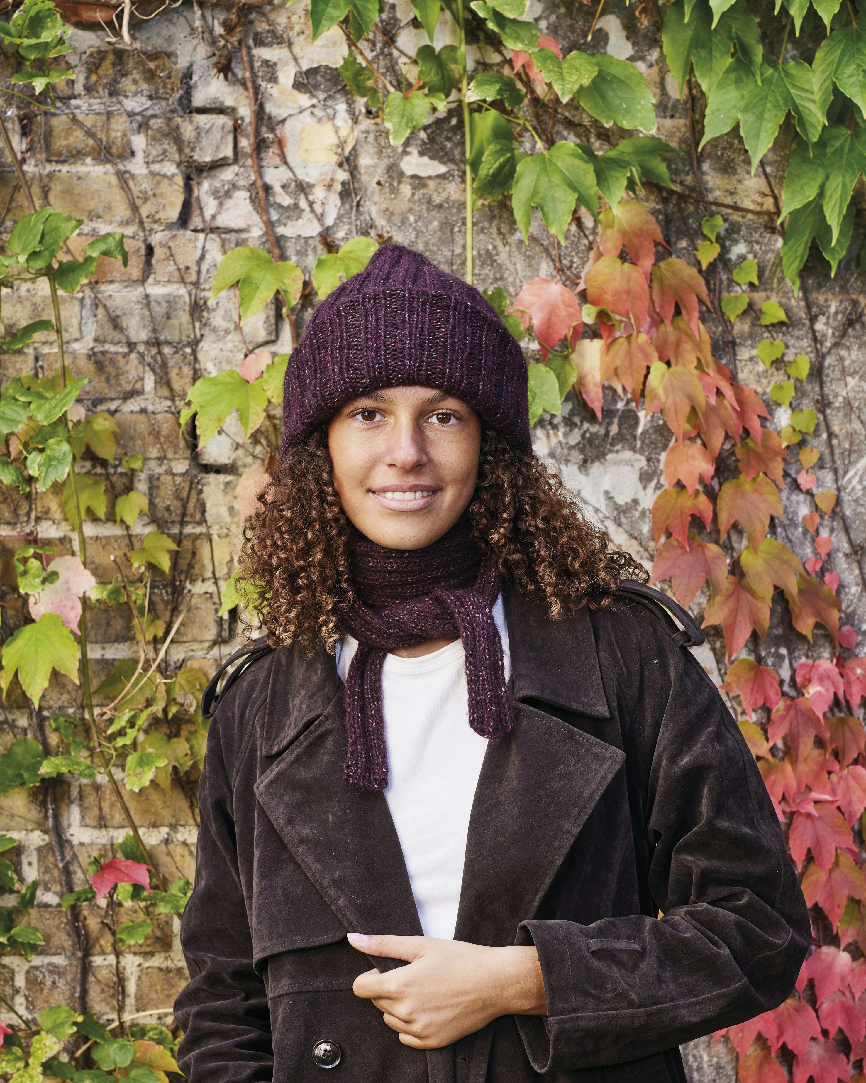 Strikkeopskrift på hue og halstørklæde.