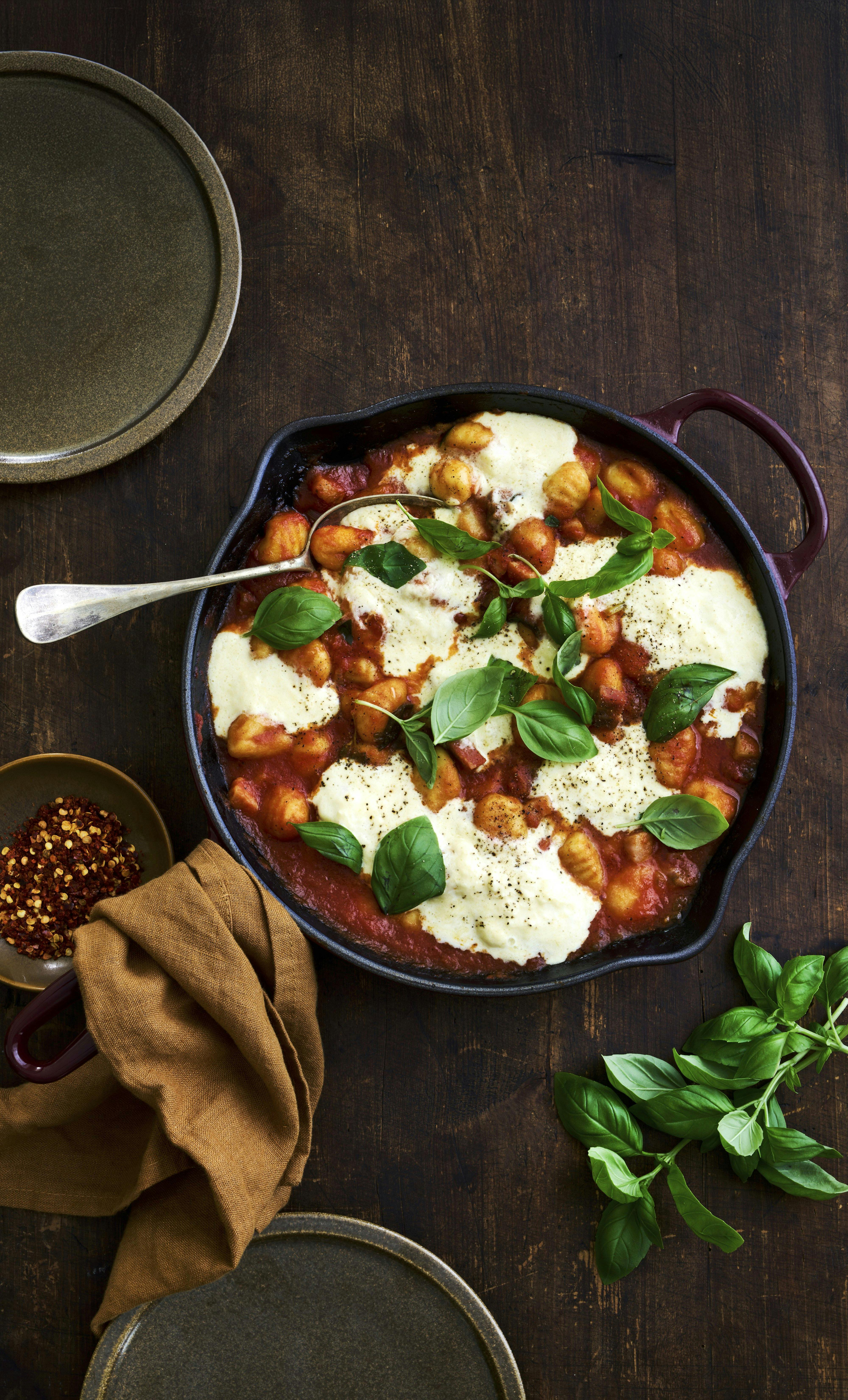 Opskrift på one pan-gnocchi all’ amatriciana.