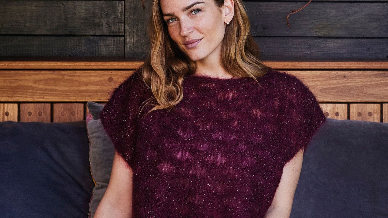 Smuk strikvest med bølgemønster