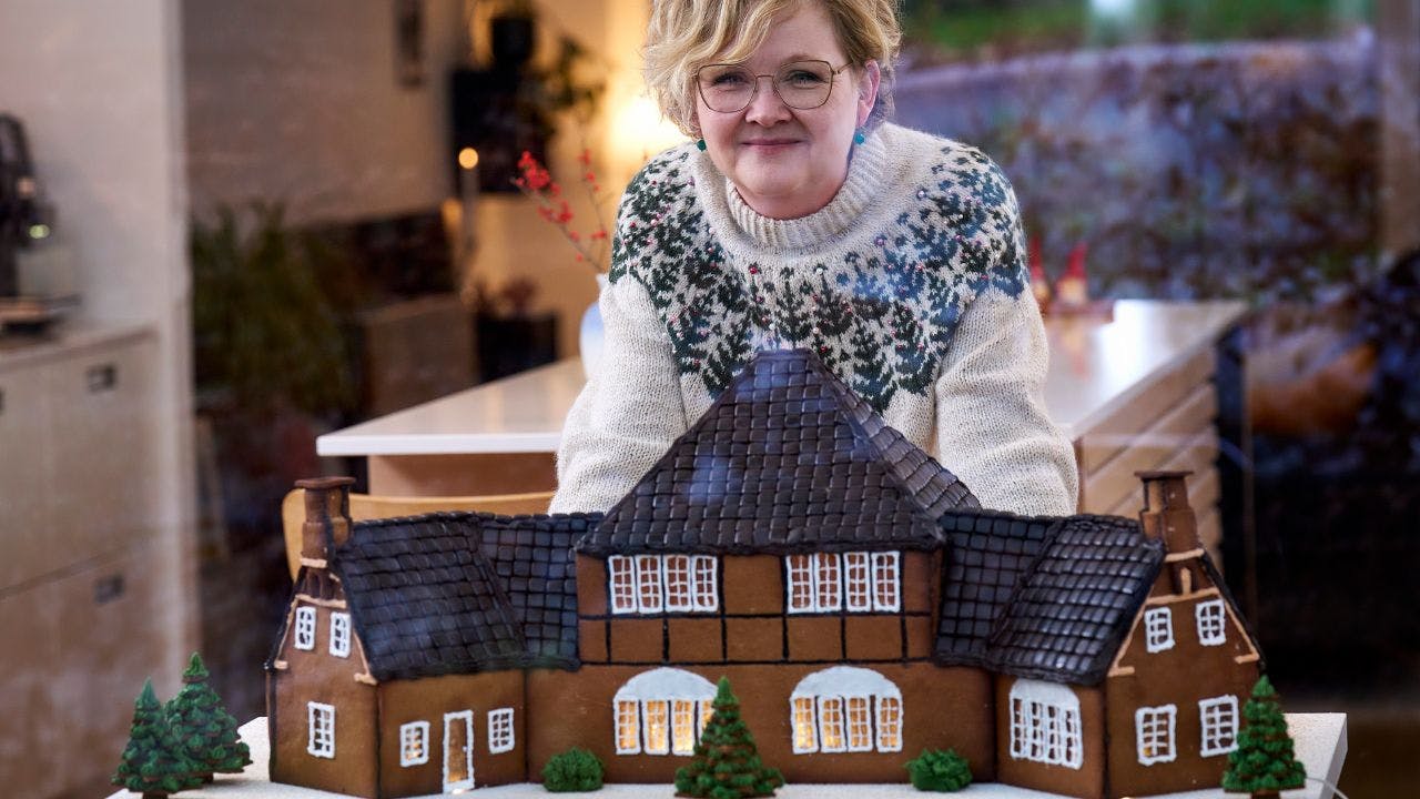 Hver jul bager Iben Guldager Nielsen et peberkagehus lidt større og vildere end den forrige.