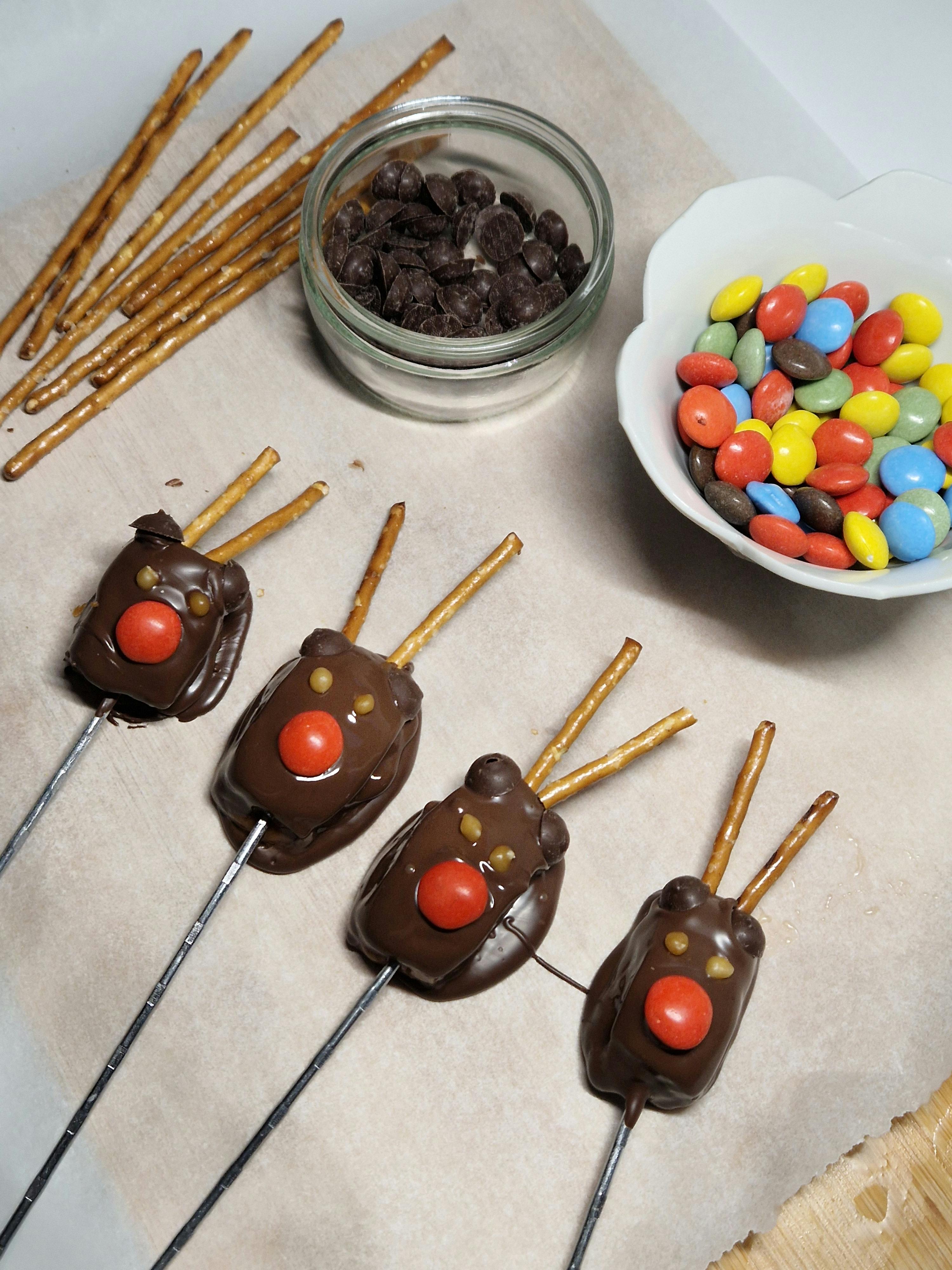 Rudolf-karameller med rød næse og gevir