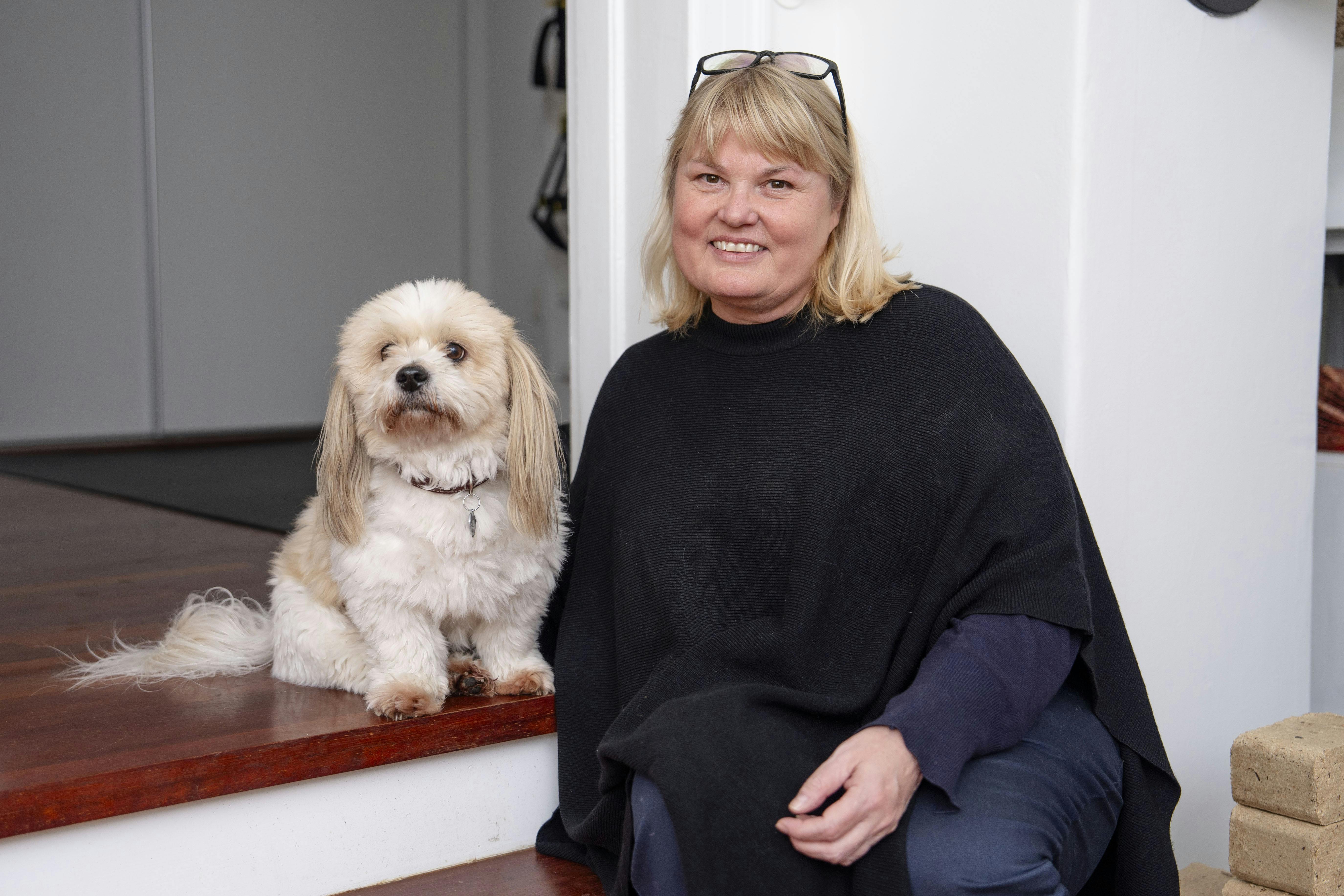 Rikke Stoltz med sin hund