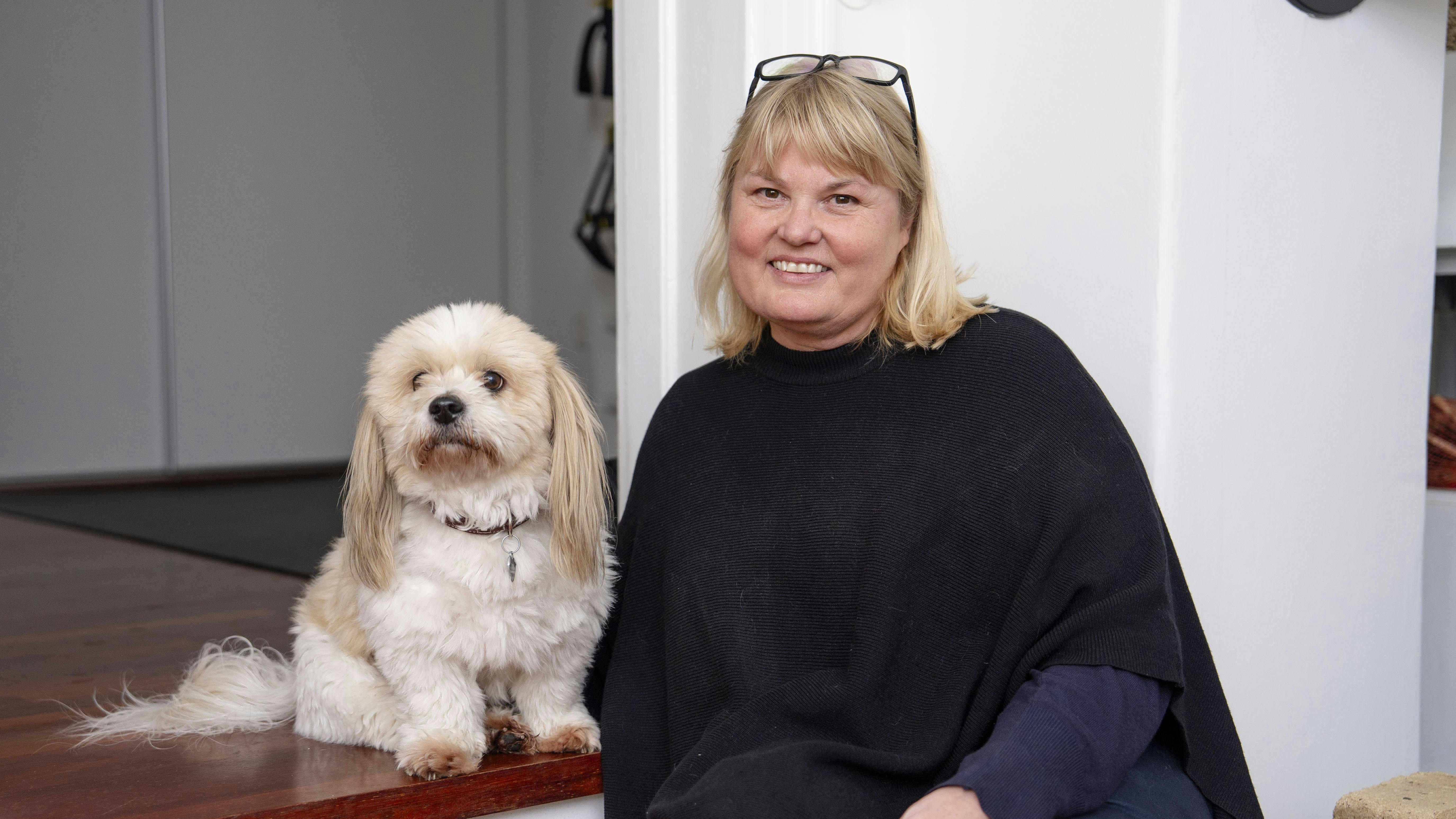 Rikke Stoltz med sin hund