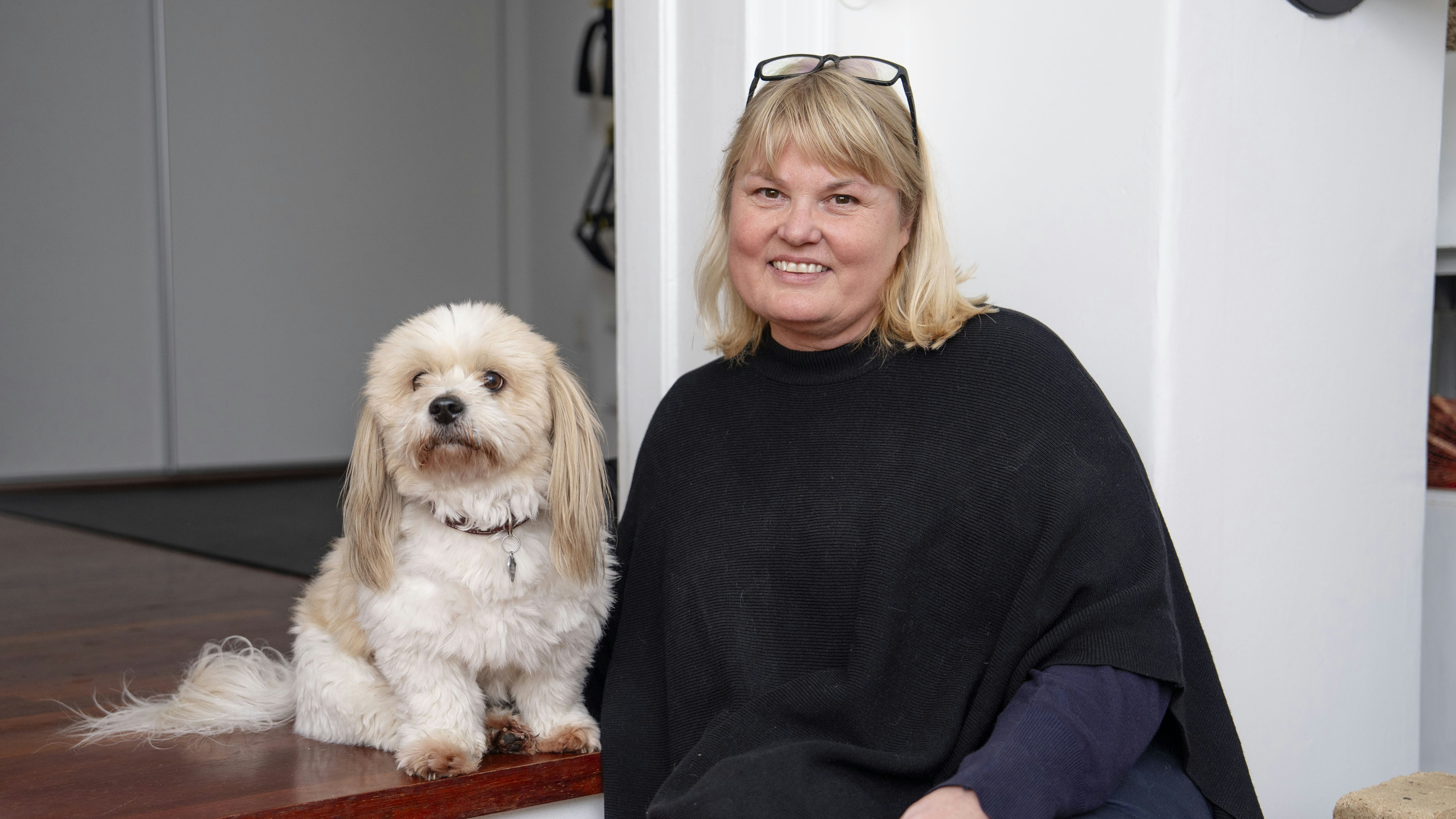 Rikke Stoltz med sin hund