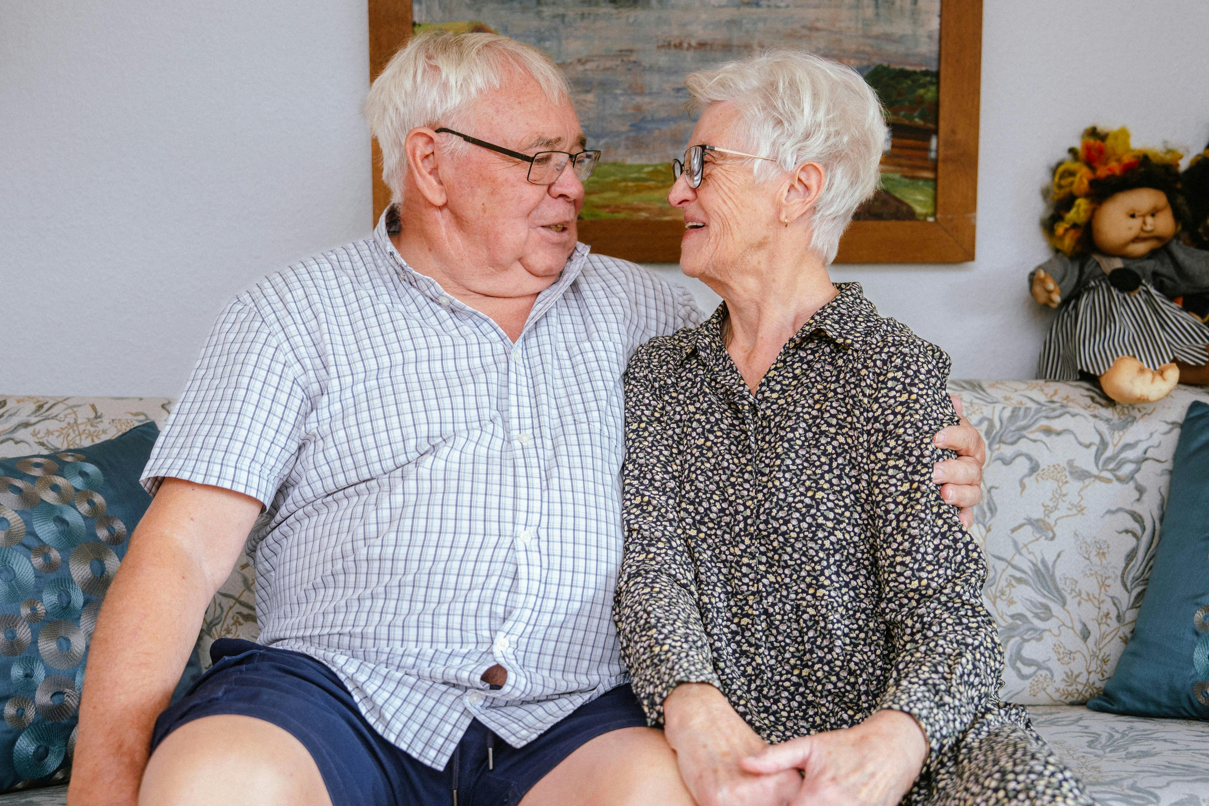 Grethe og Poul i deres lejlighed.