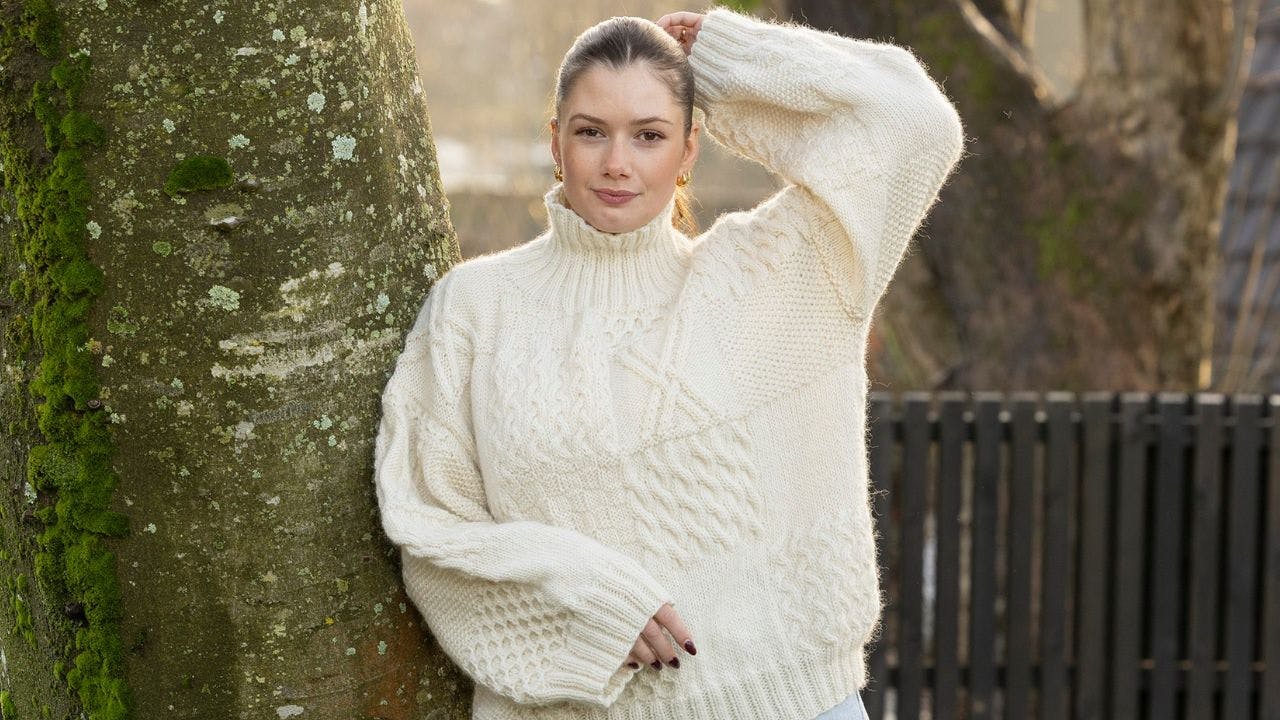 Oversize lys strikket sweater