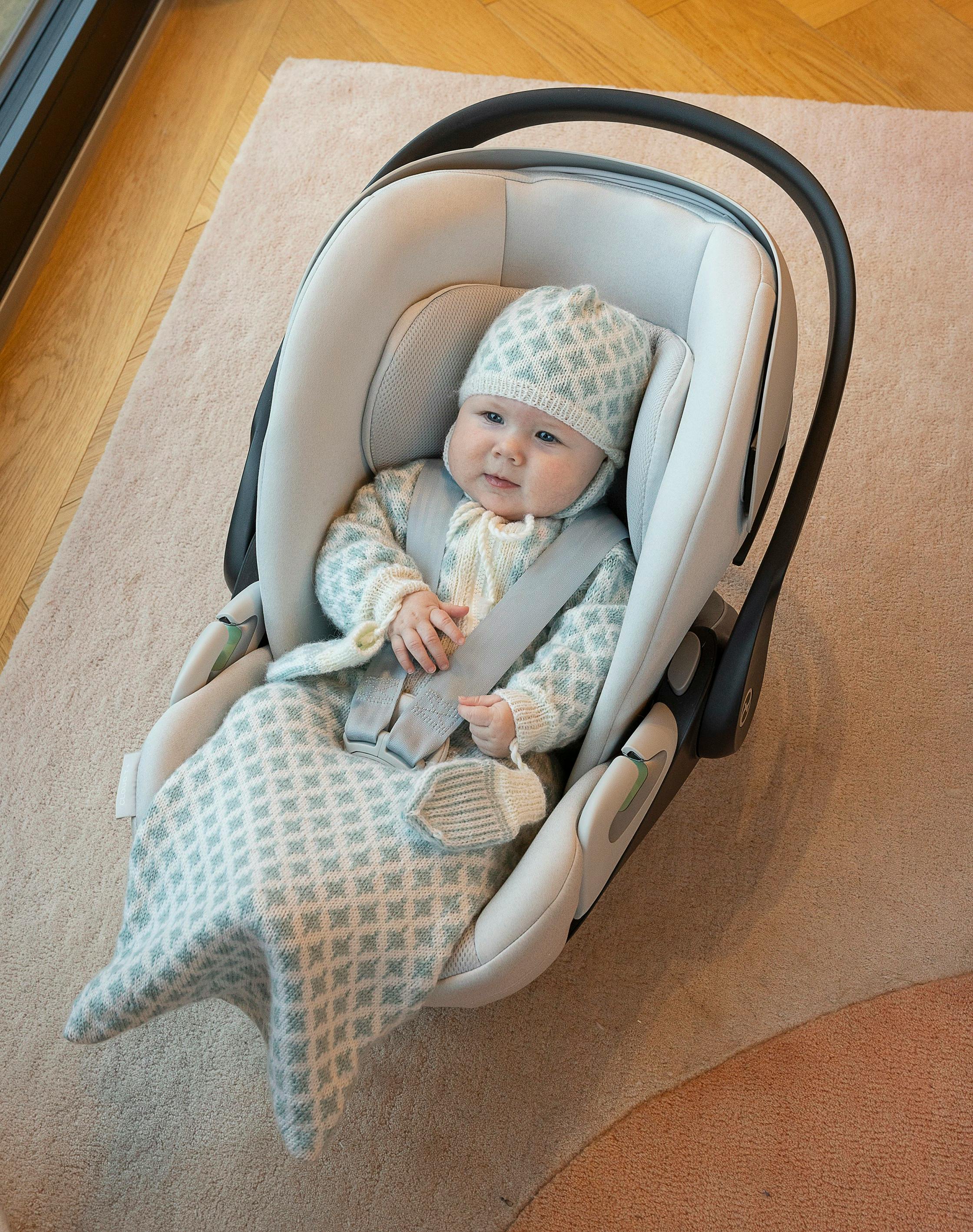 Strik til baby: Kørepose, hue og vanter